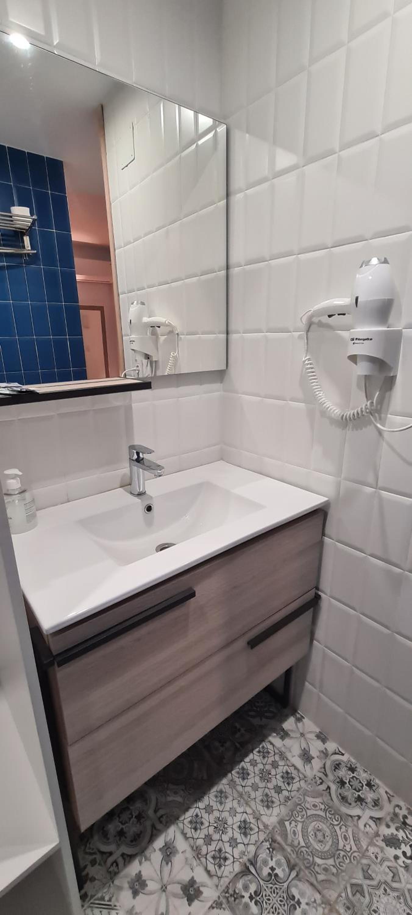 Double Room - Photo 9