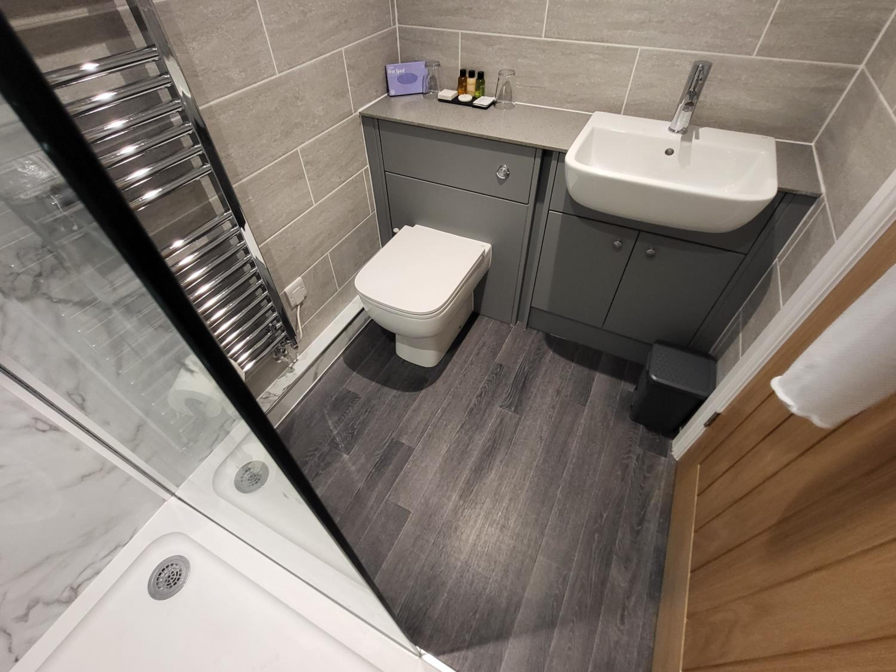 Deluxe Double Room with Shower photo 3