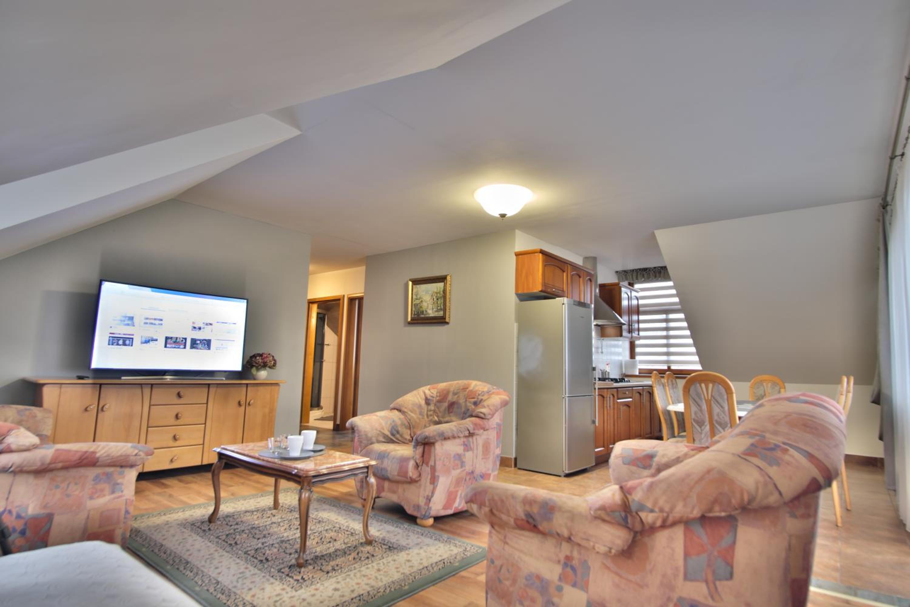 Two-Bedroom Apartment with Balcony - Photo 3