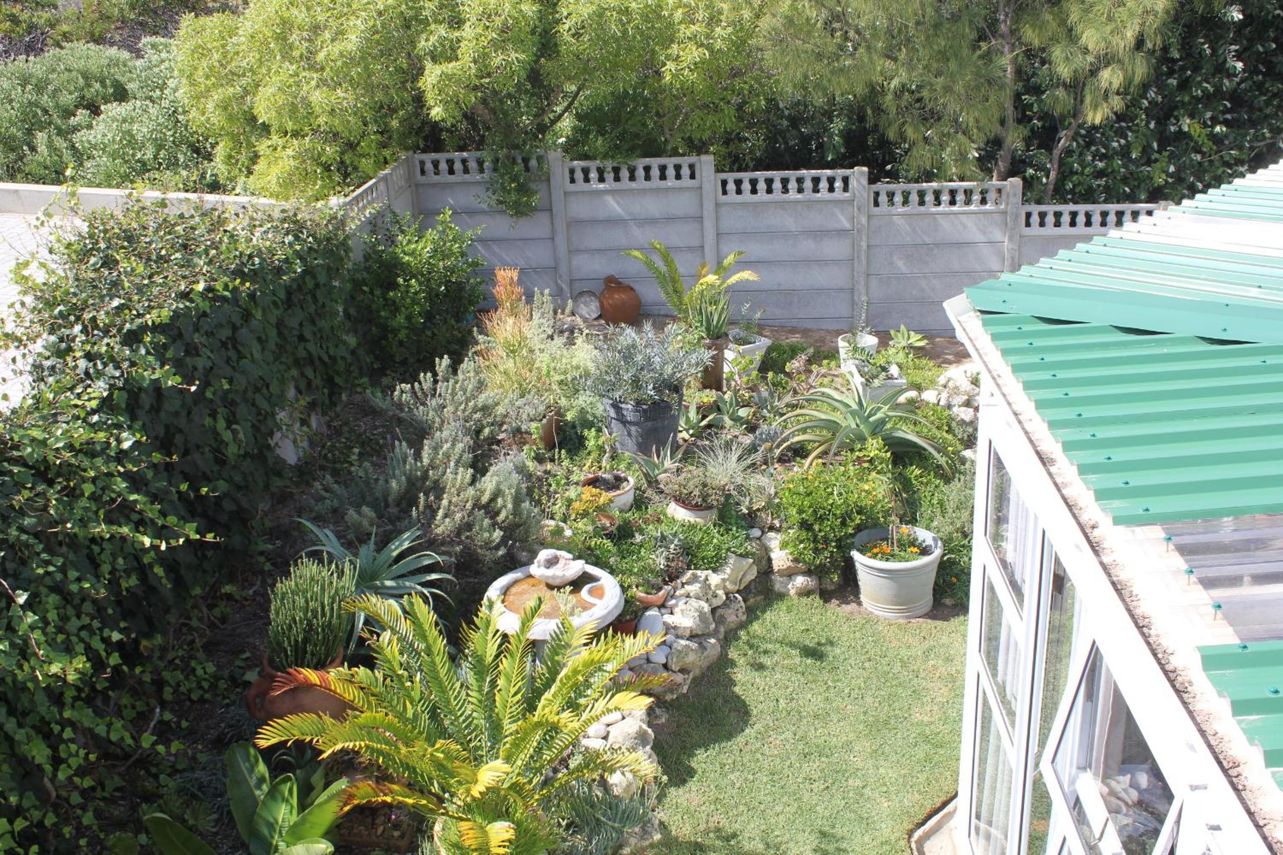 King Room with Garden View - Photo 12
