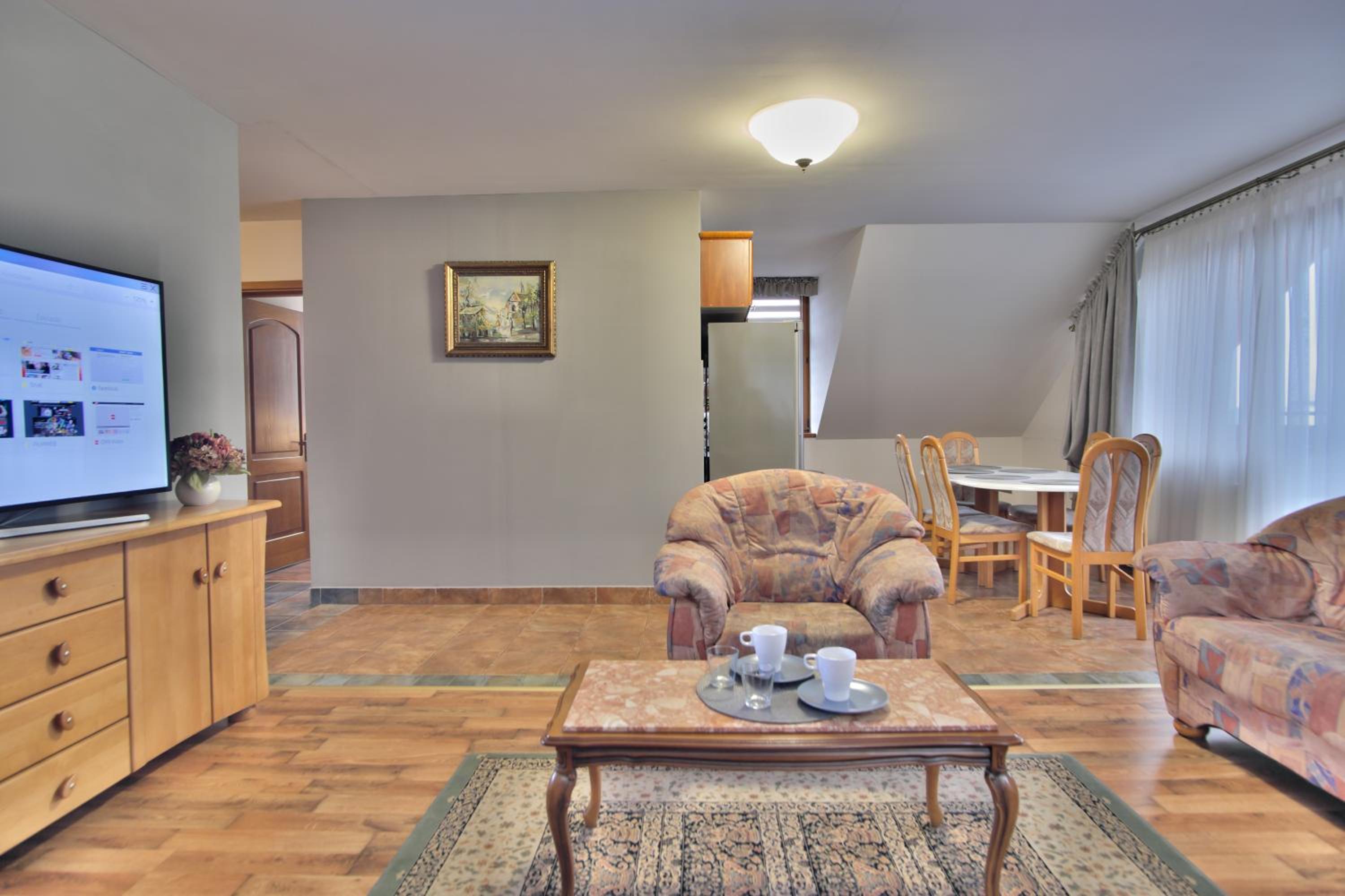 Two-Bedroom Apartment with Balcony - Photo 6
