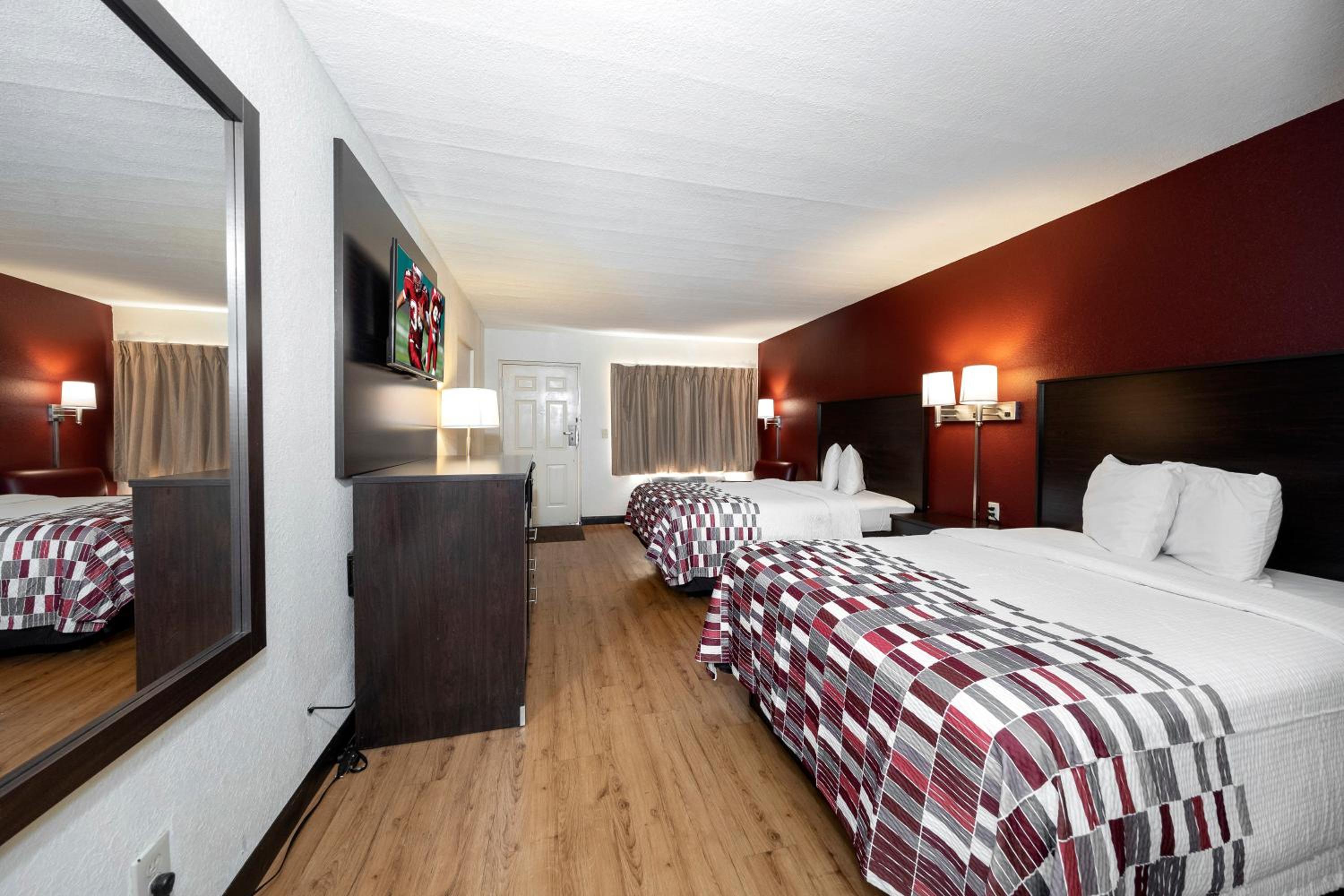 Deluxe Room with Two Double Beds Smoking - Photo 8