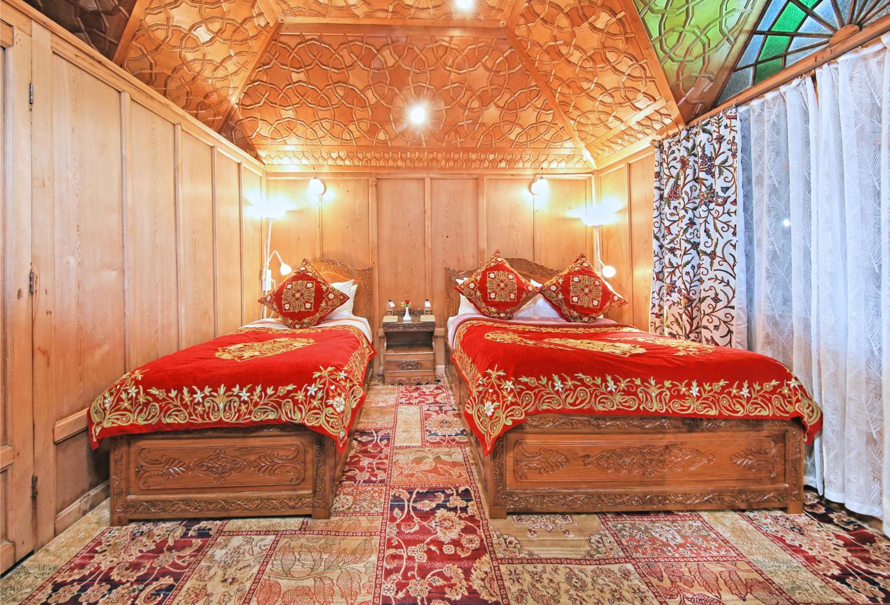 Deluxe Room - Photo 4