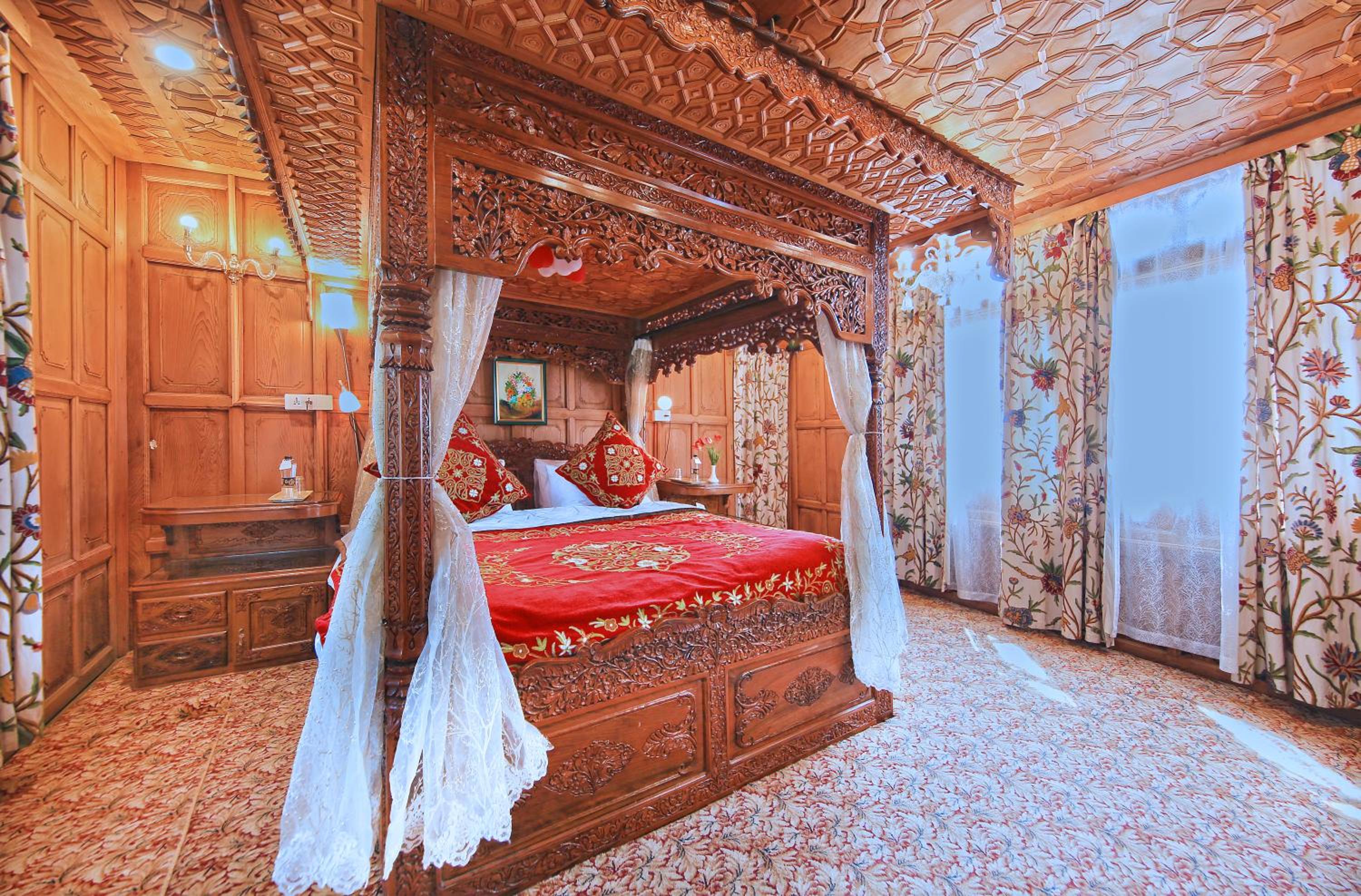 Luxury Suite - Photo 4