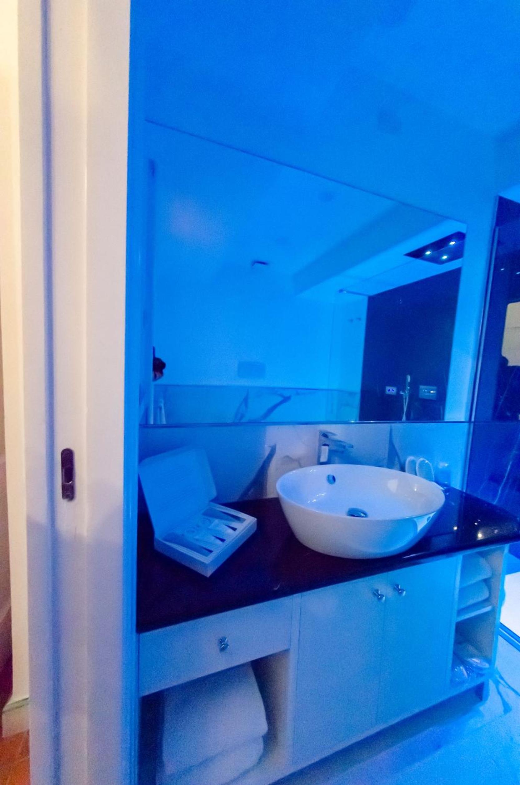 Junior Suite with Sea View - Photo 6