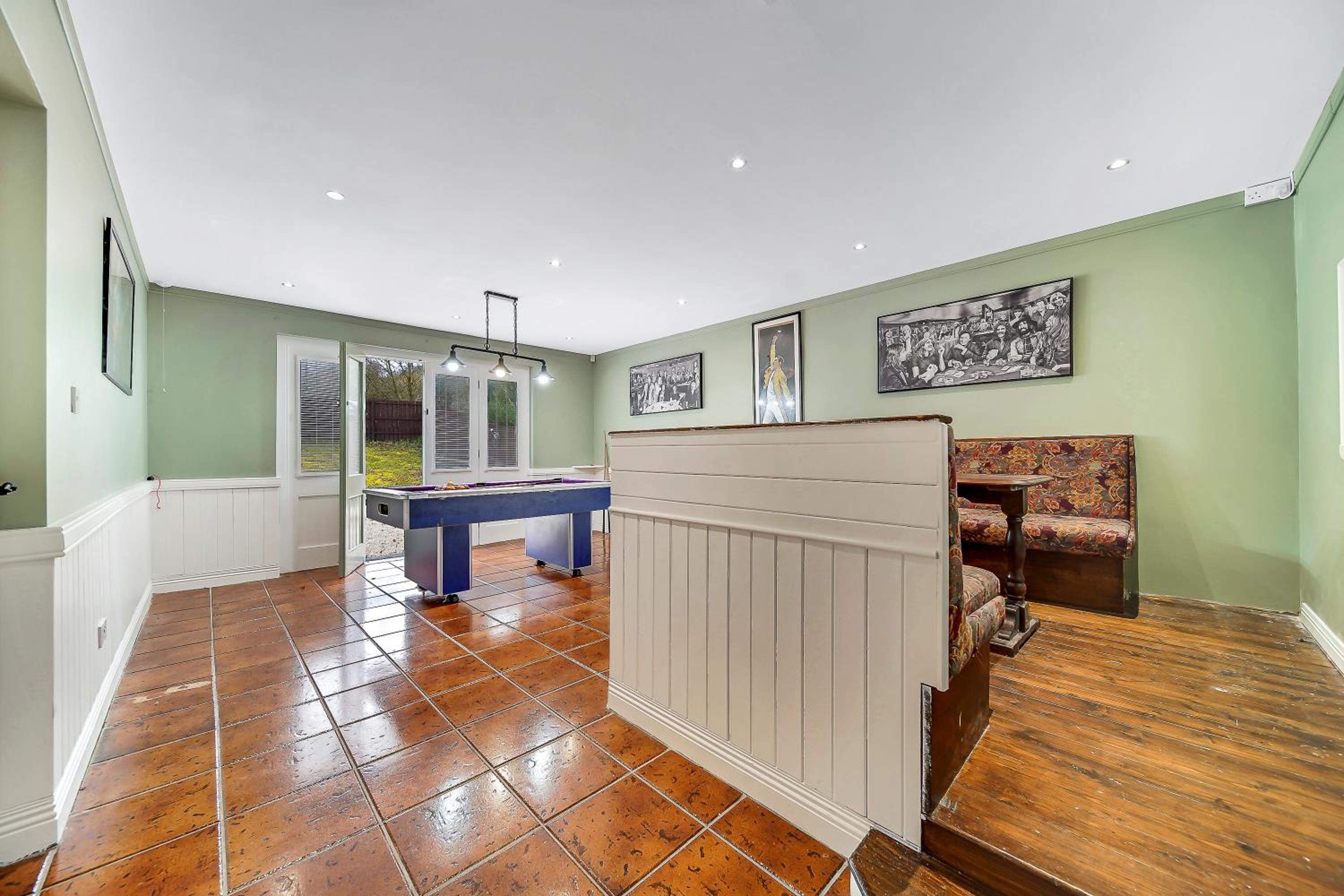 Four-Bedroom House photo 3