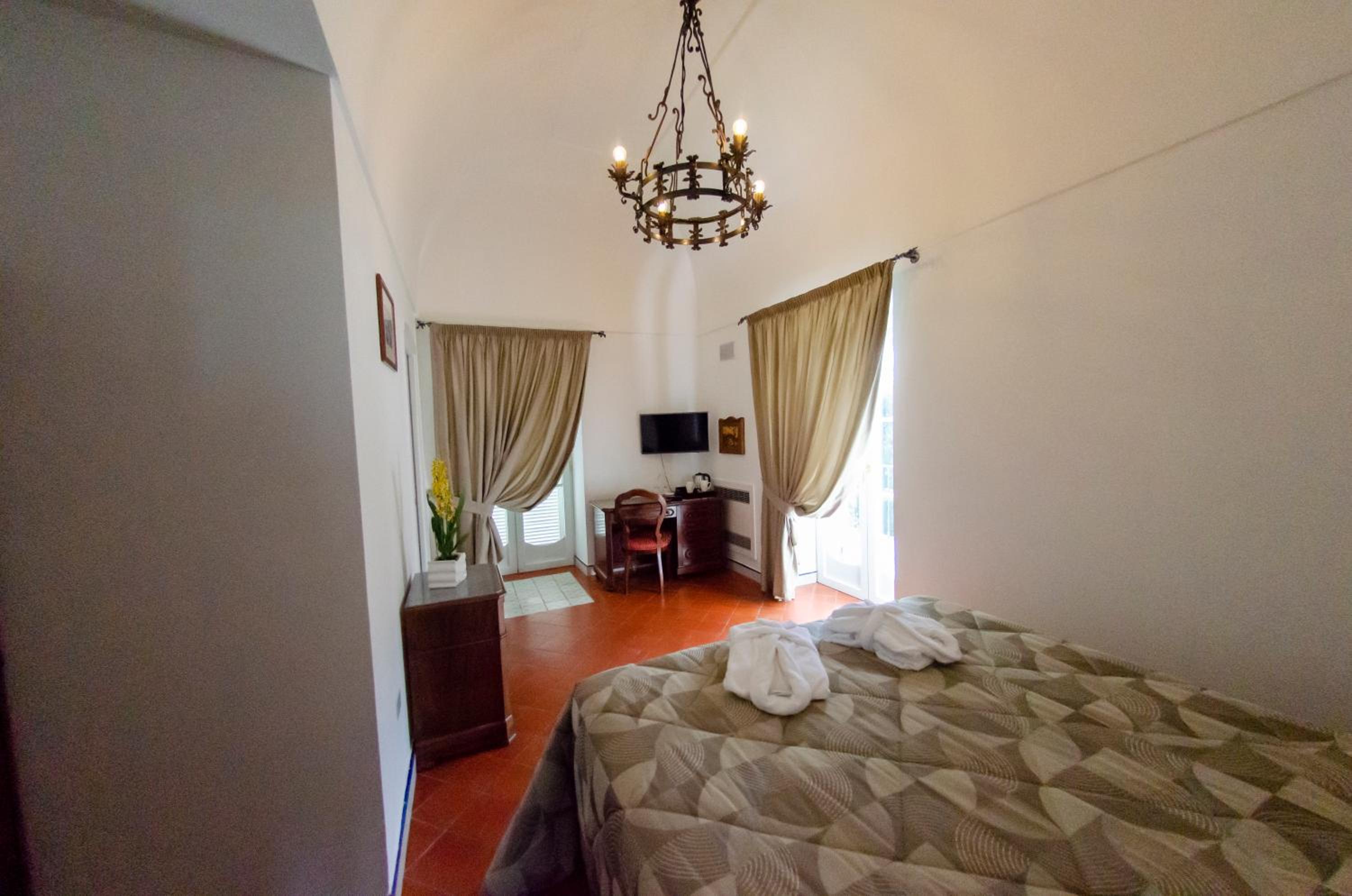 Double Room - Photo 3