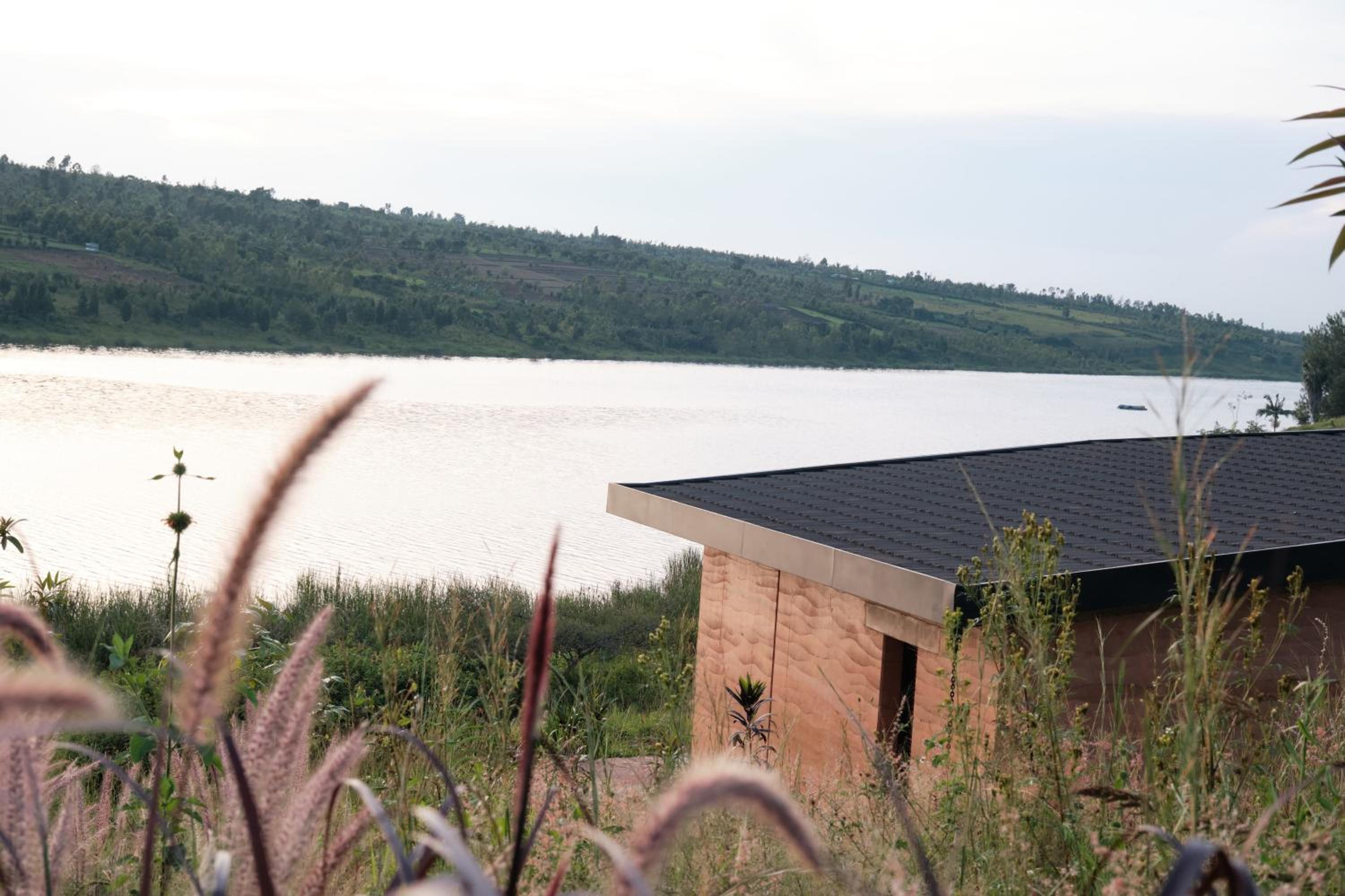 Deluxe Double or Twin Room with Lake View photo 2