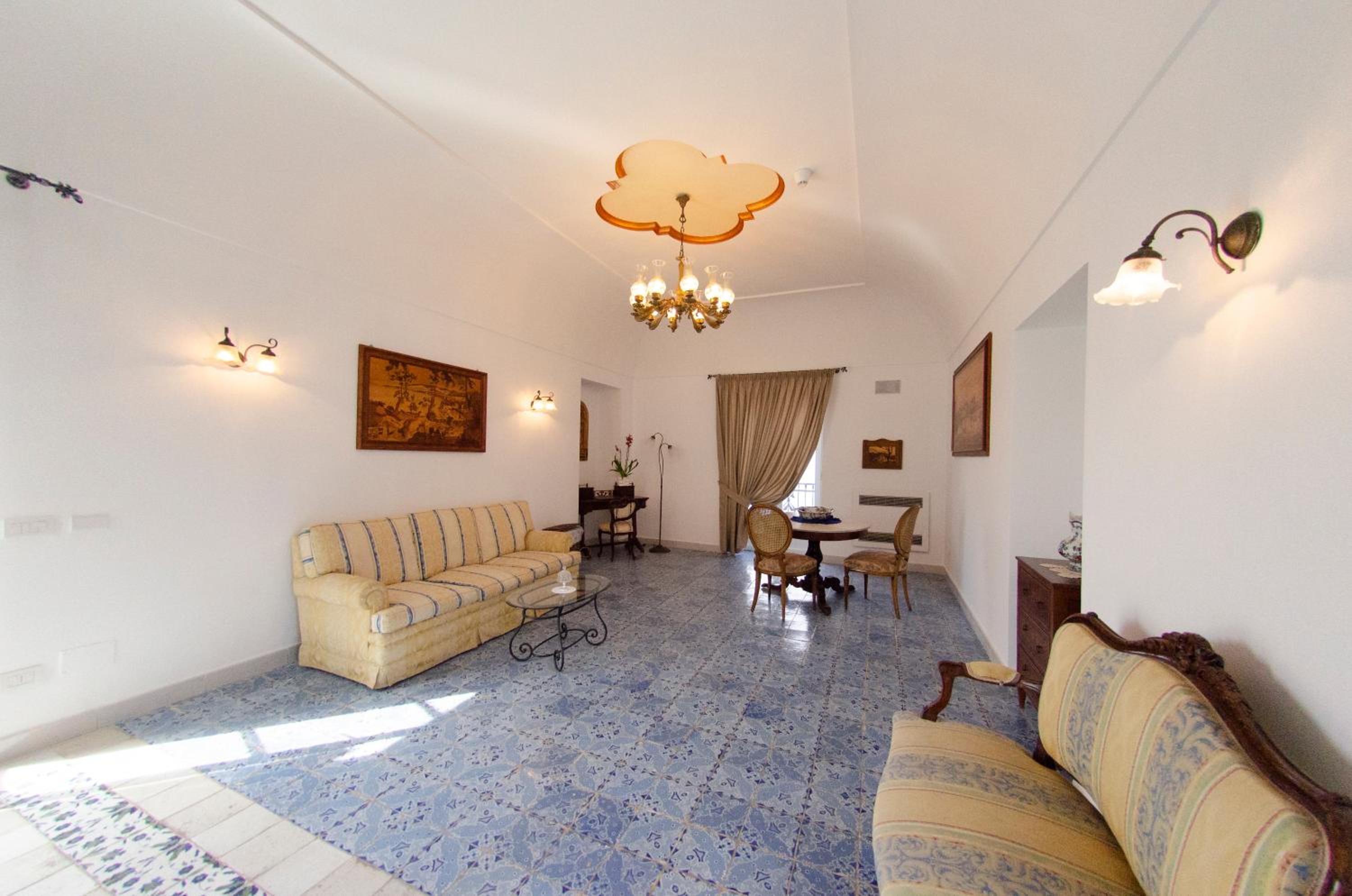 Suite with Sea View - Photo 9
