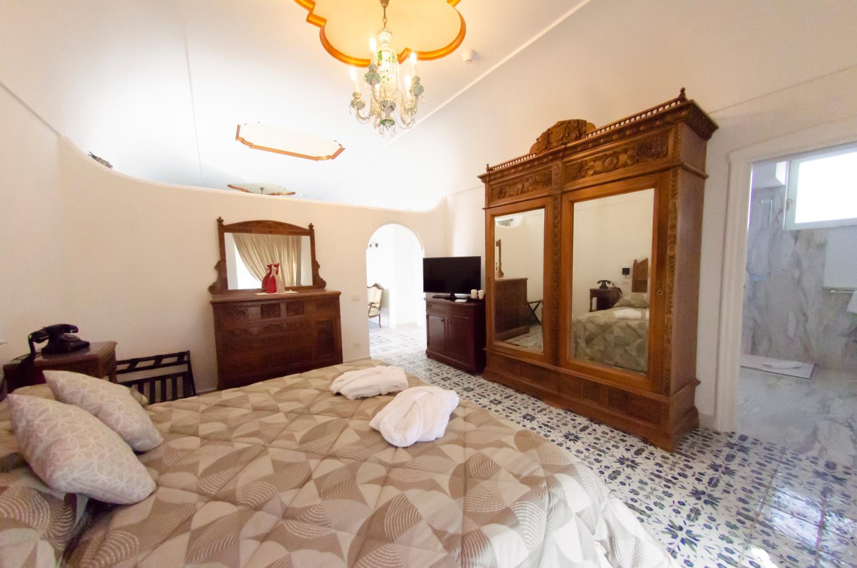 Suite with Sea View - Photo 2