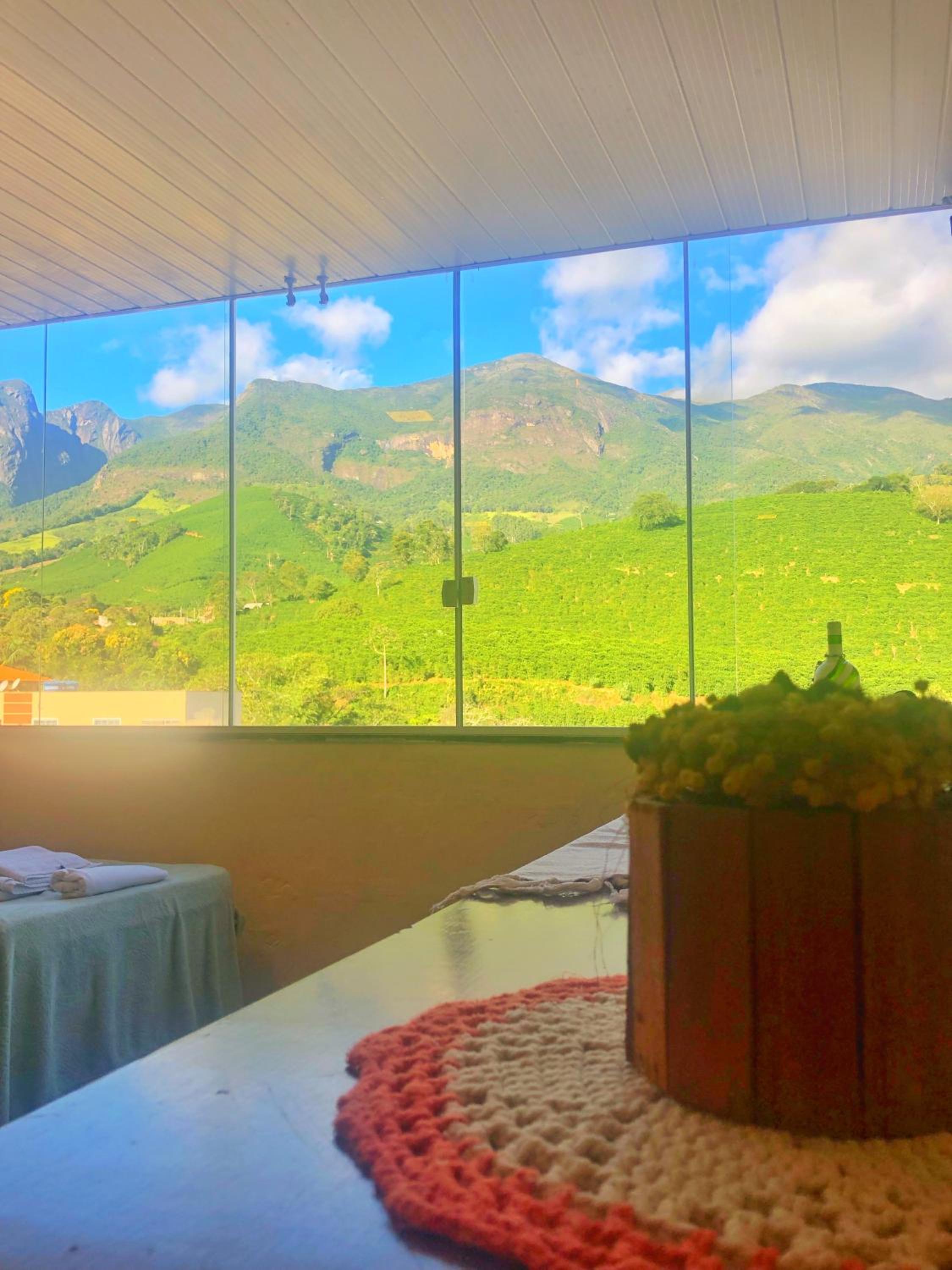Quadruple Room with Mountain View photo 2