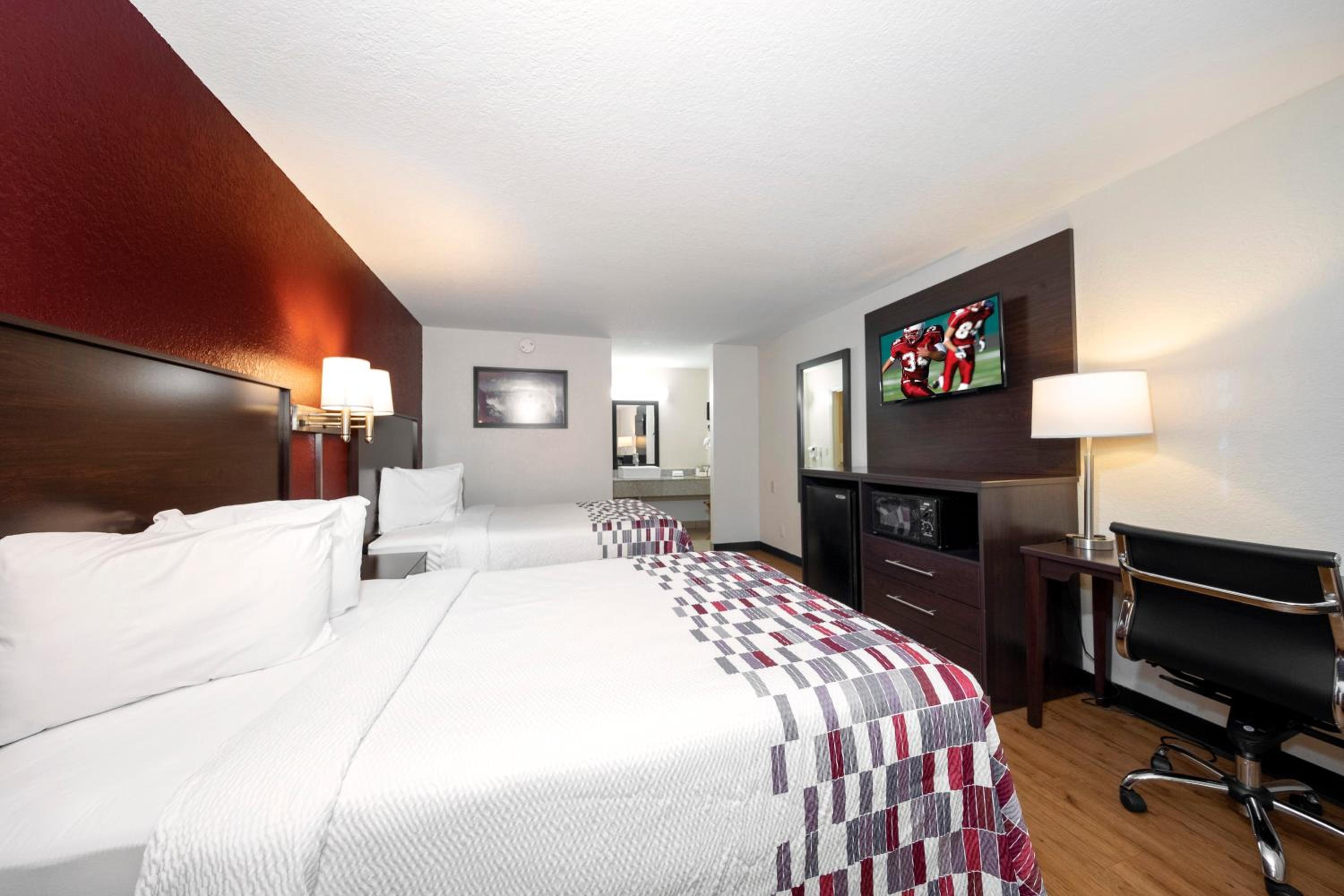 Deluxe Room with Two Double Beds Smoking - Photo 11