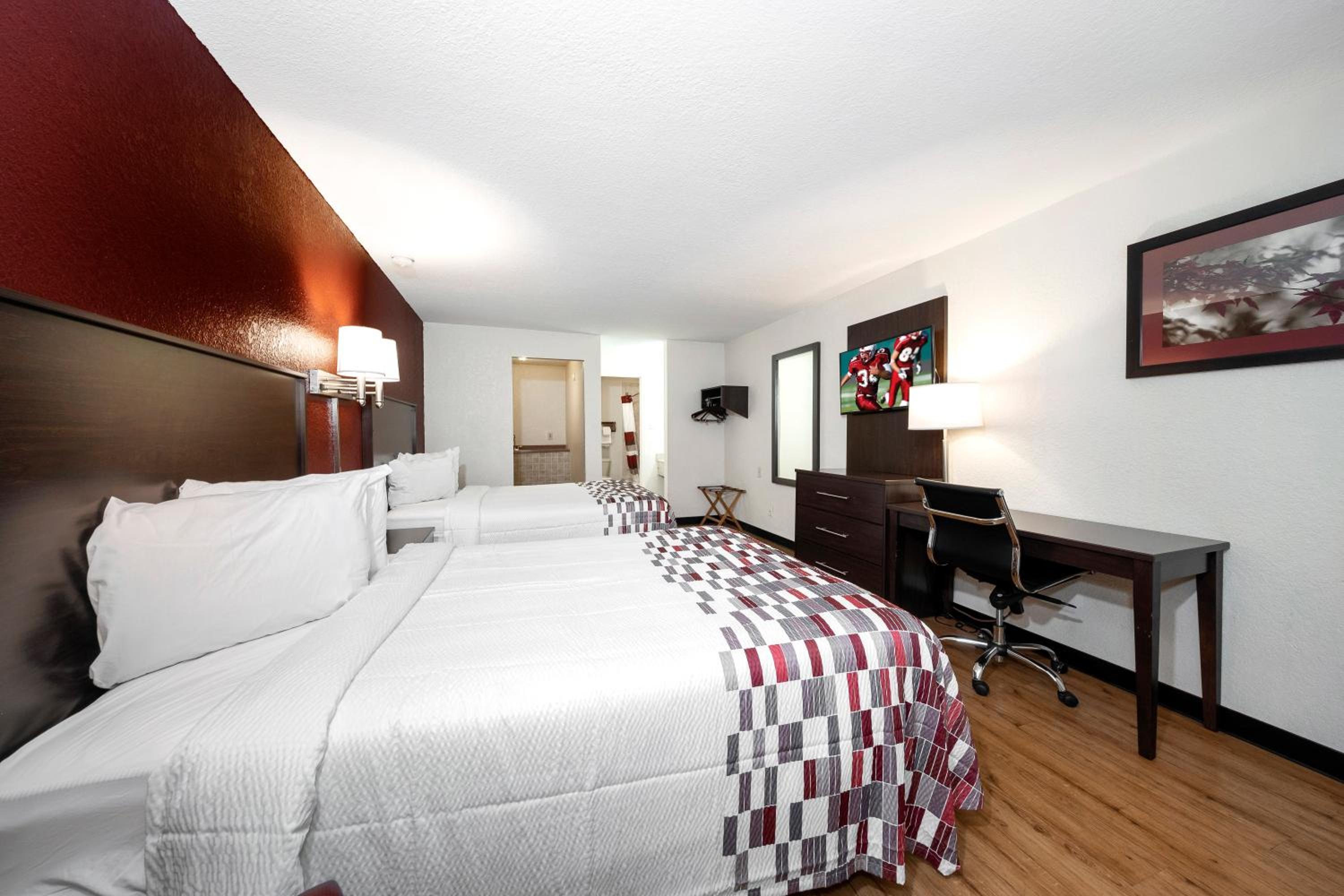 Deluxe Room with Two Double Beds Smoking - Photo 2