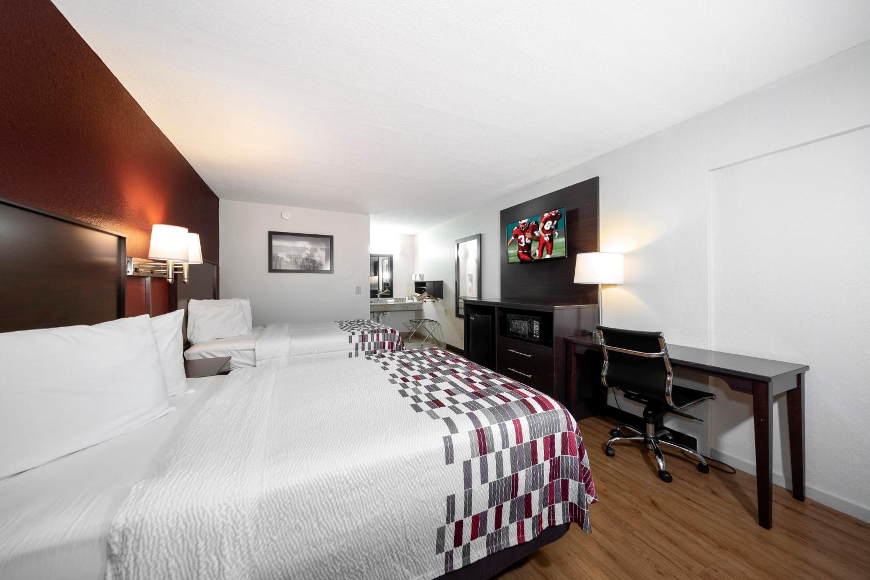 Deluxe Room with Two Double Beds Smoking - Photo 6