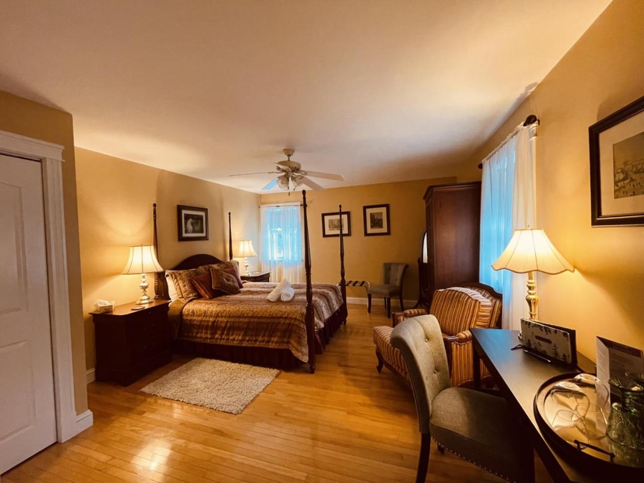 Queen Room photo 2