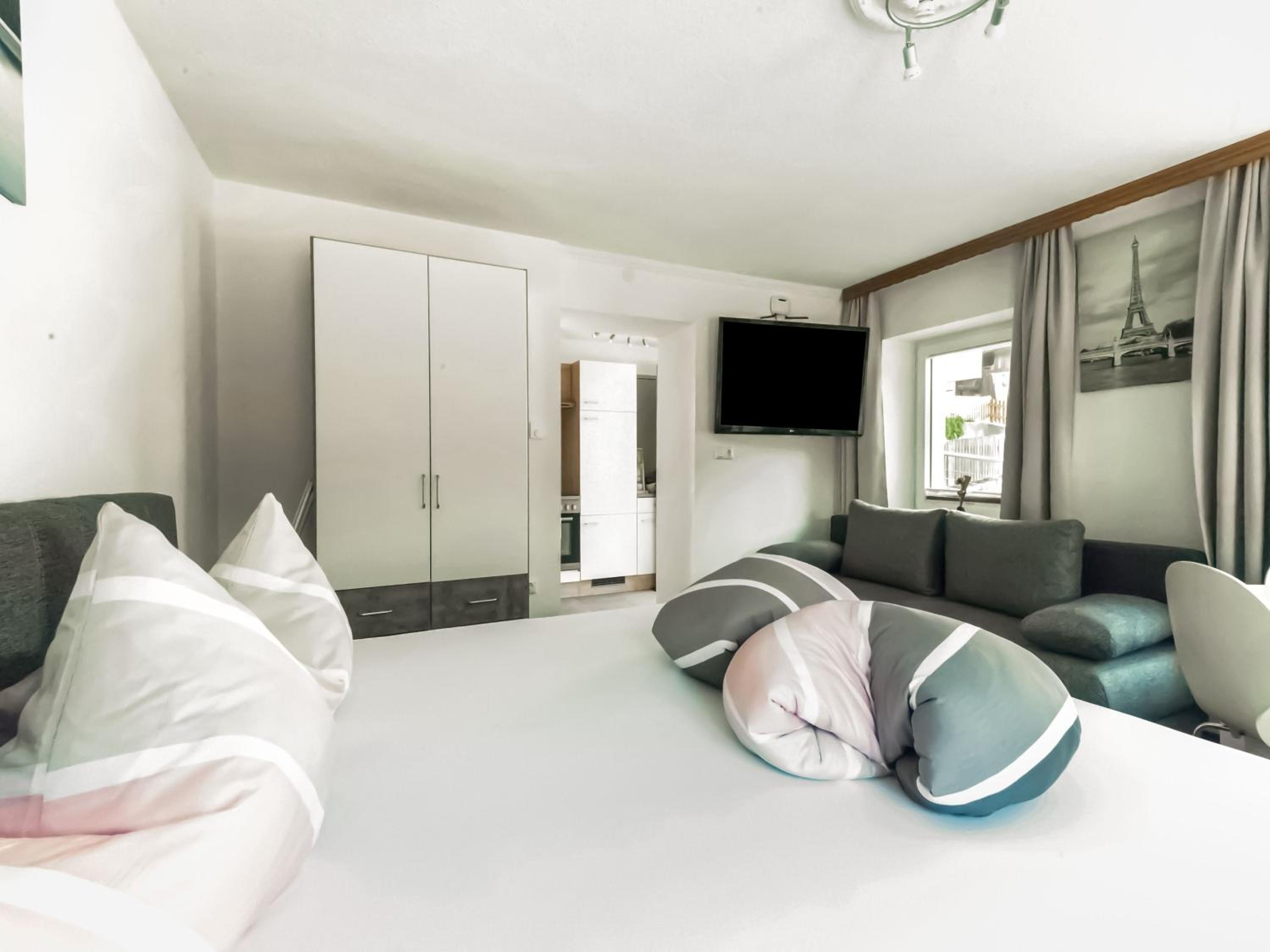 Studio Apartment photo 1