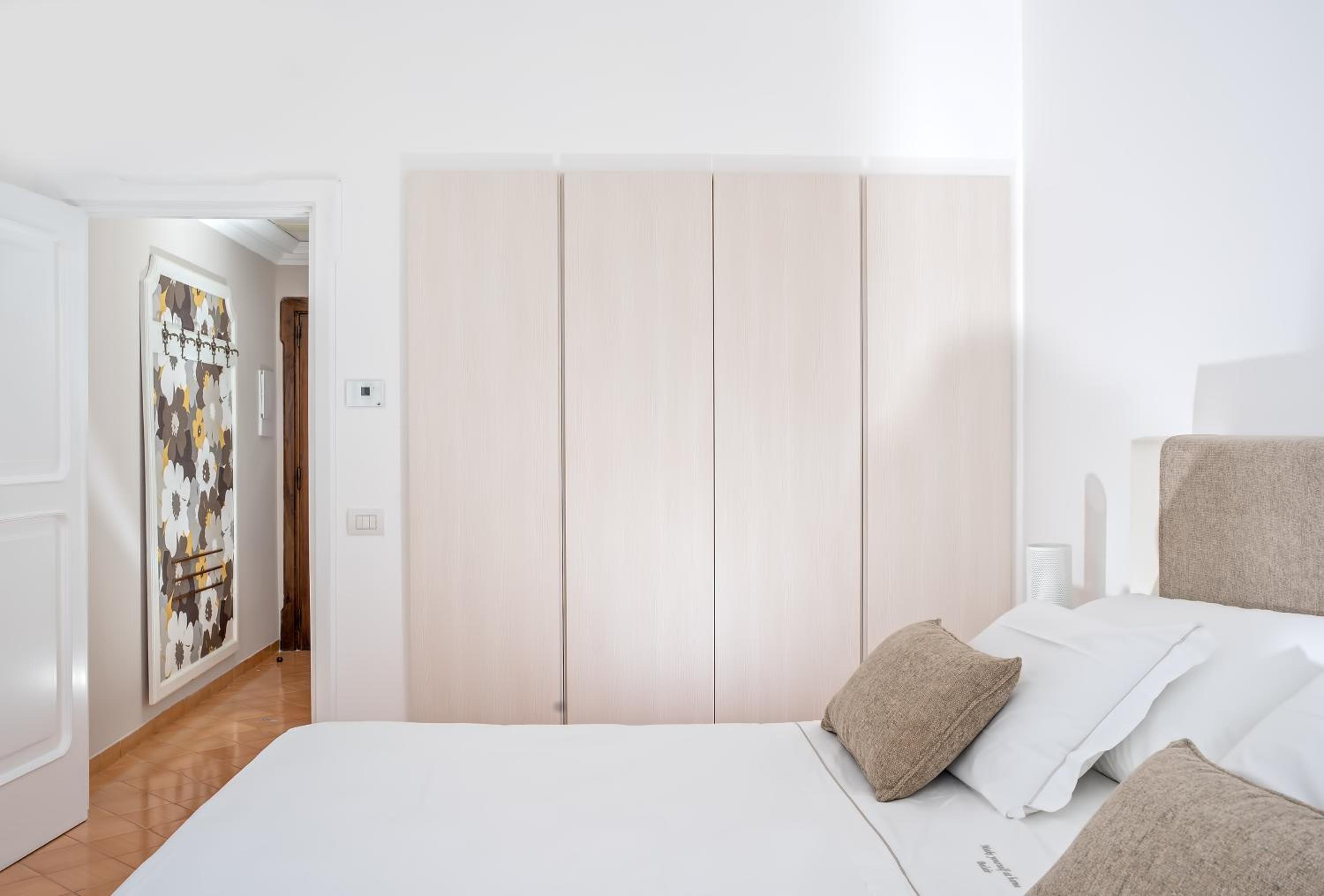 Superior Room with Balcony and Sea View - Photo 6