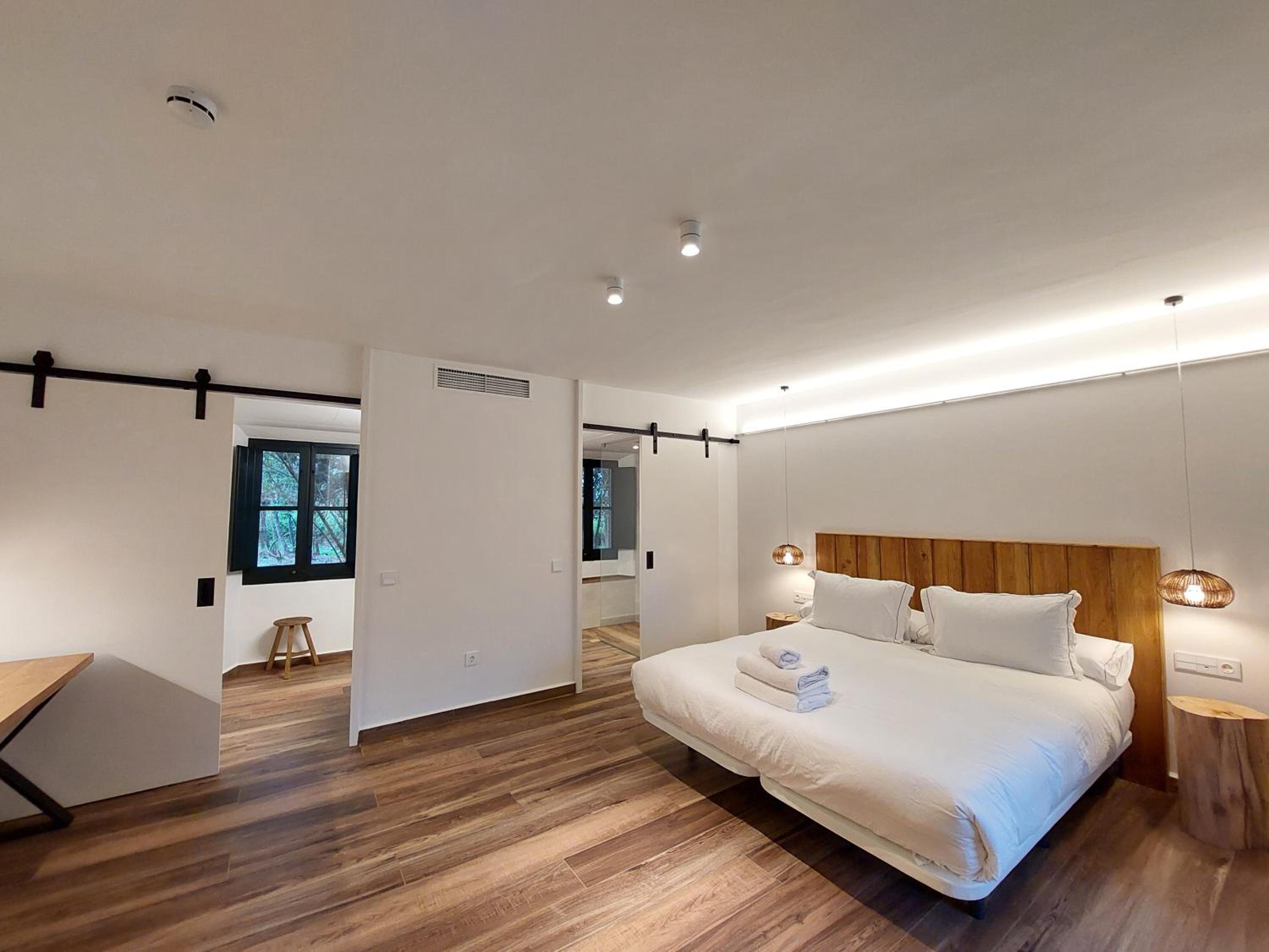 Deluxe Room - Photo 2