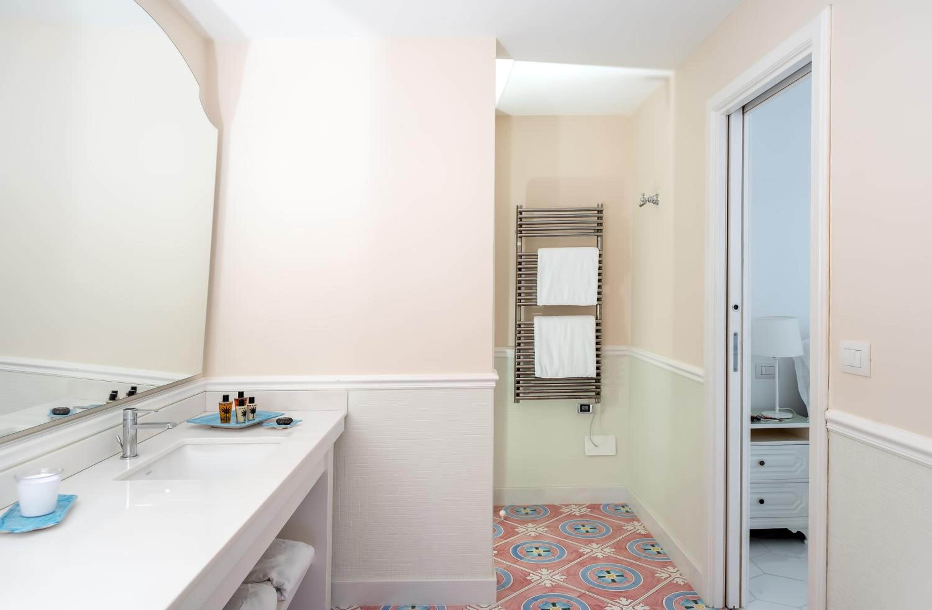 King Suite with Spa Bath with Terrace and Sea View - Photo 7