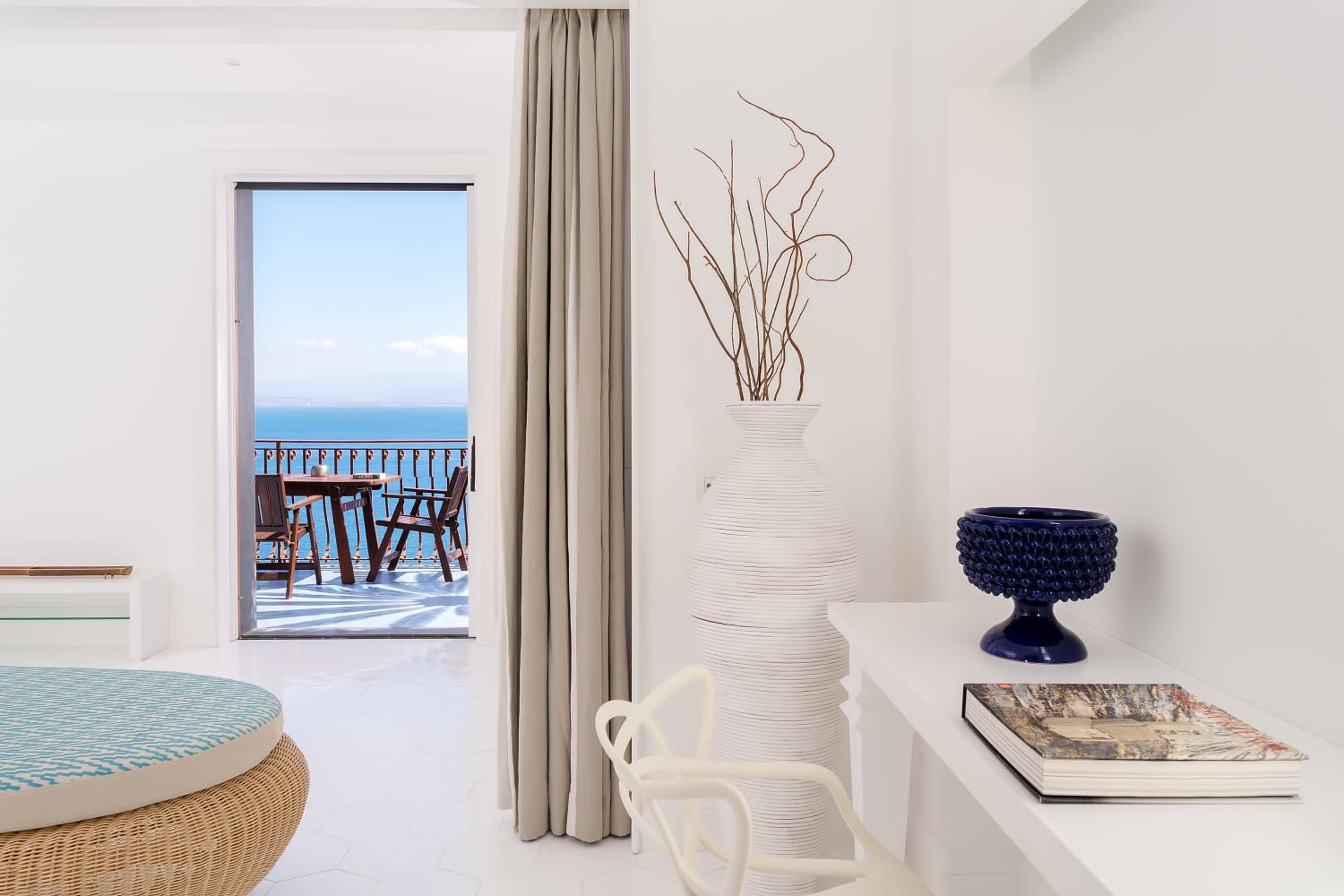 King Suite with Spa Bath with Terrace and Sea View - Photo 1