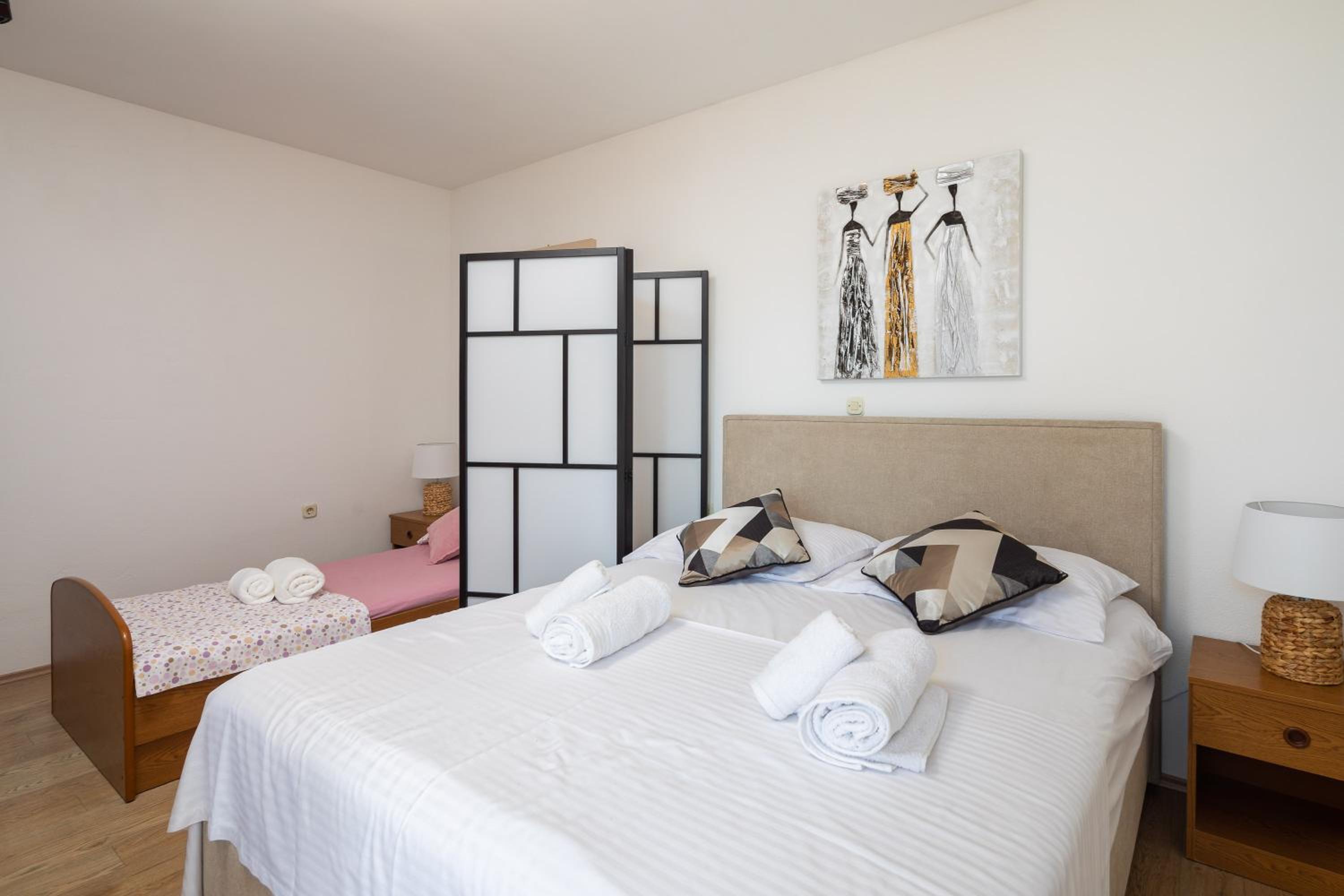 One-Bedroom Apartment photo 1