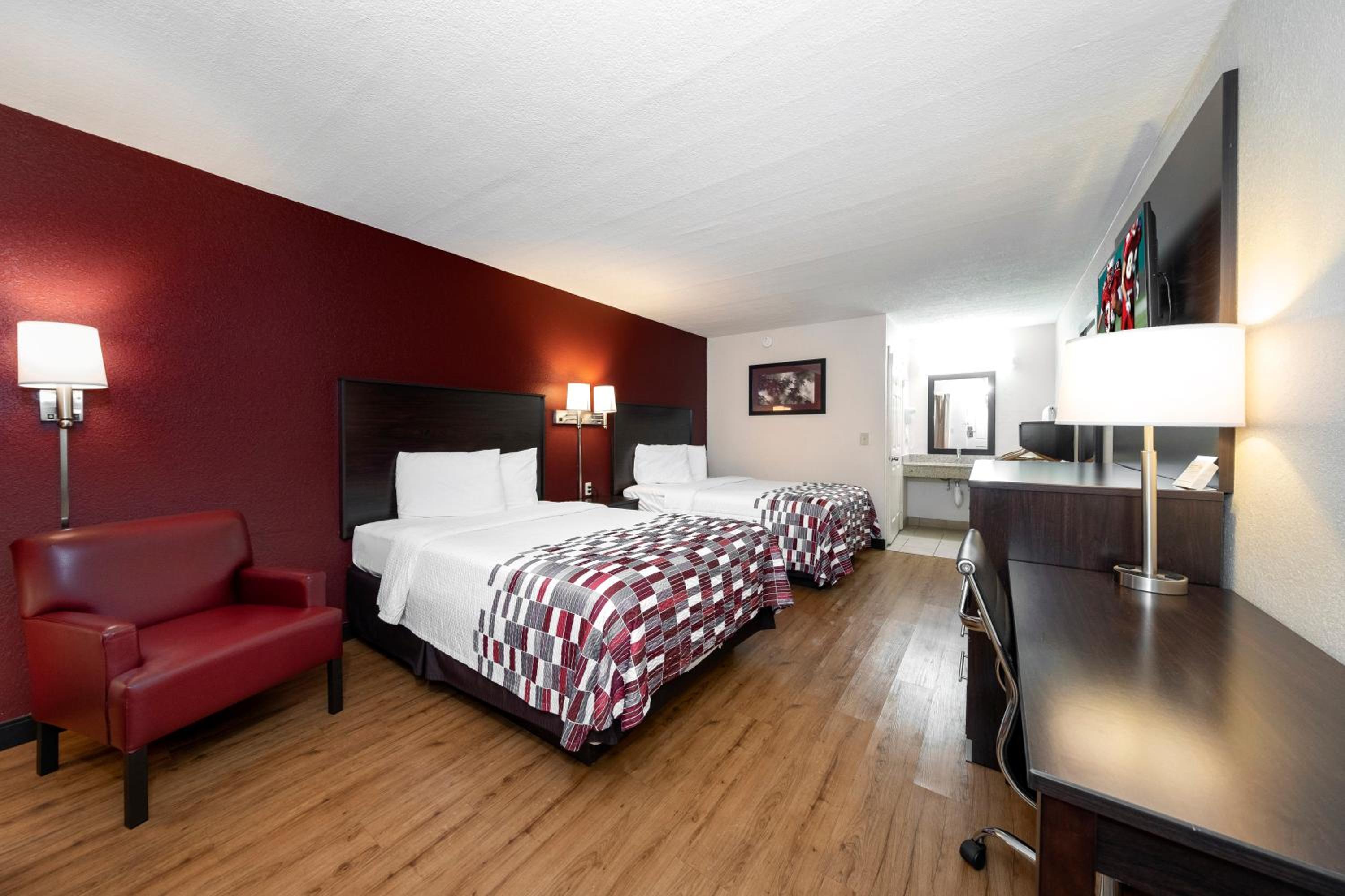 Deluxe Room with Two Double Beds Smoking - Photo 7