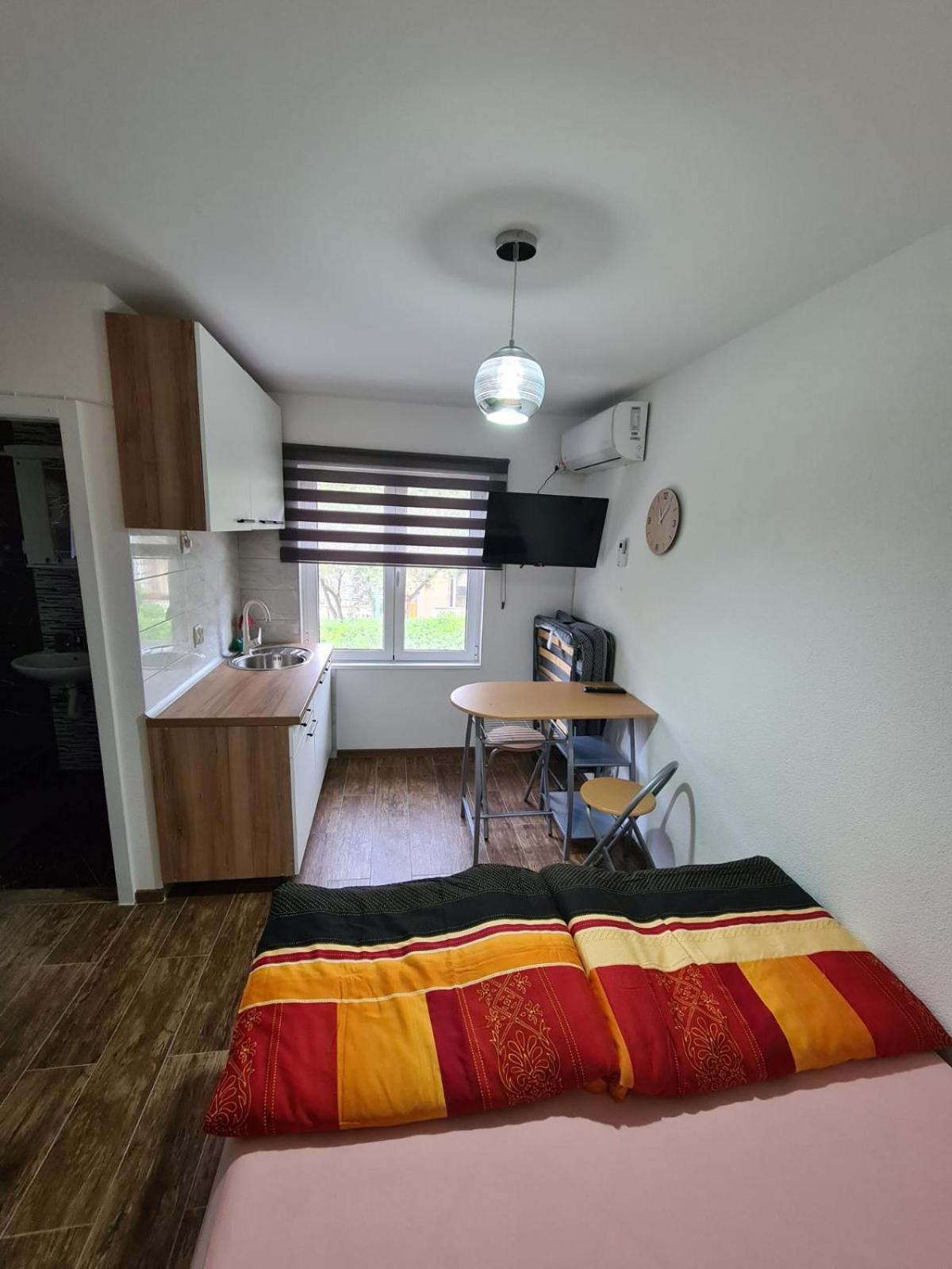 One-Bedroom Apartment photo 2