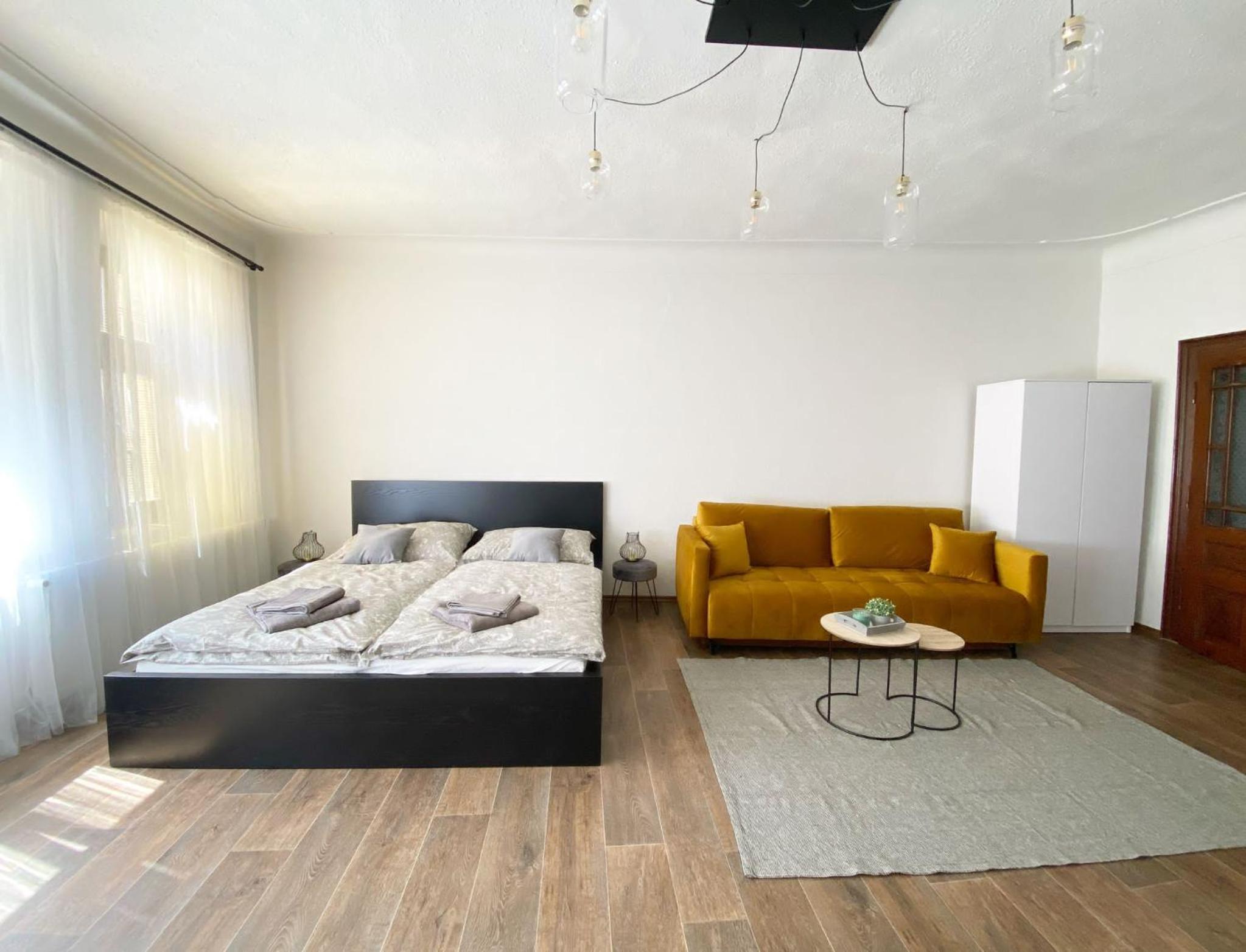 One-Bedroom Apartment - Photo 1