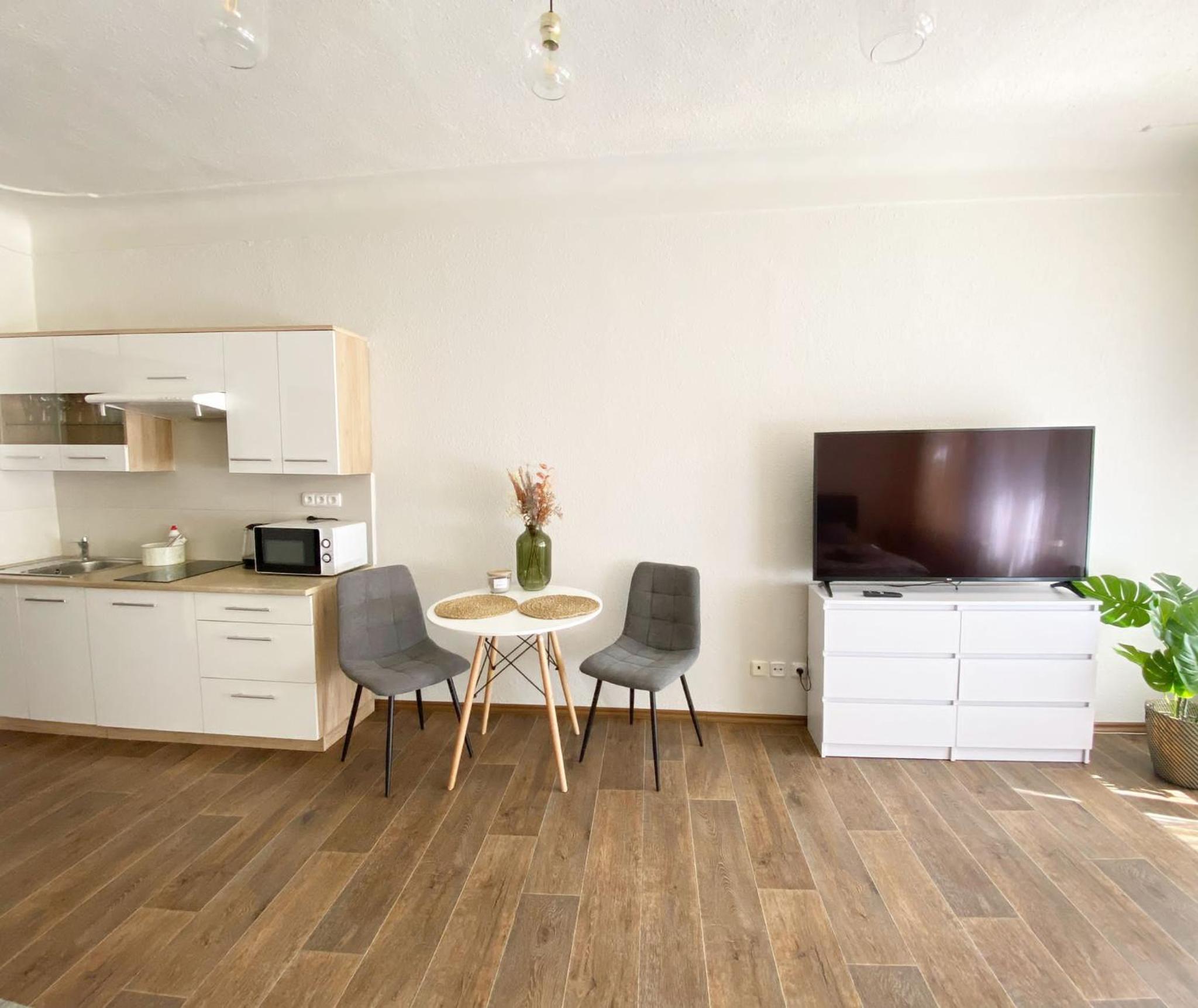 One-Bedroom Apartment - Photo 2