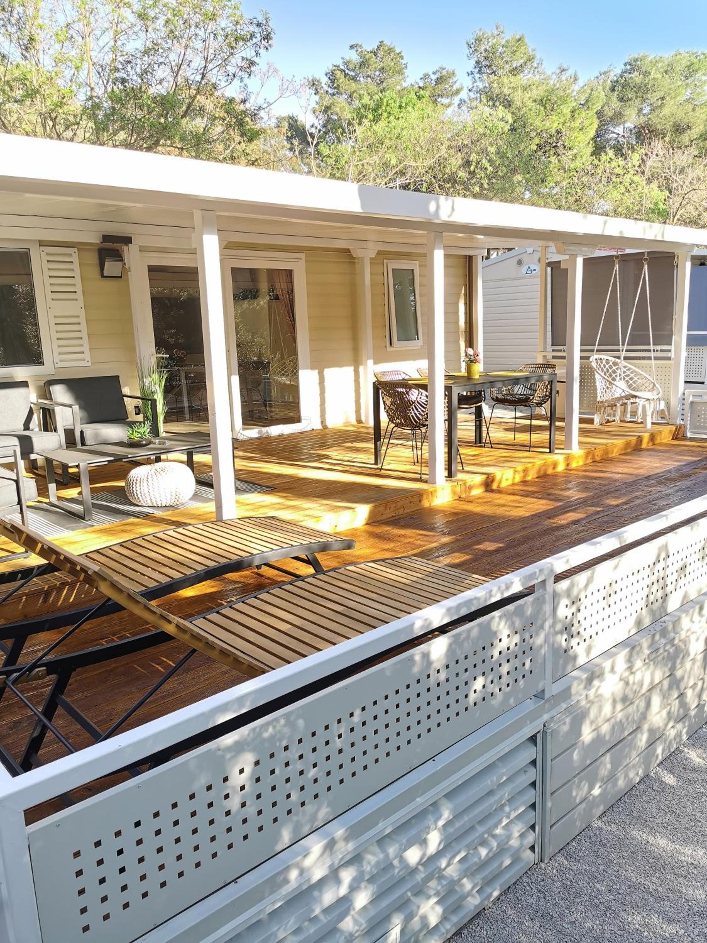 Premium Two-Bedroom Mobile Home with Terrace photo 2