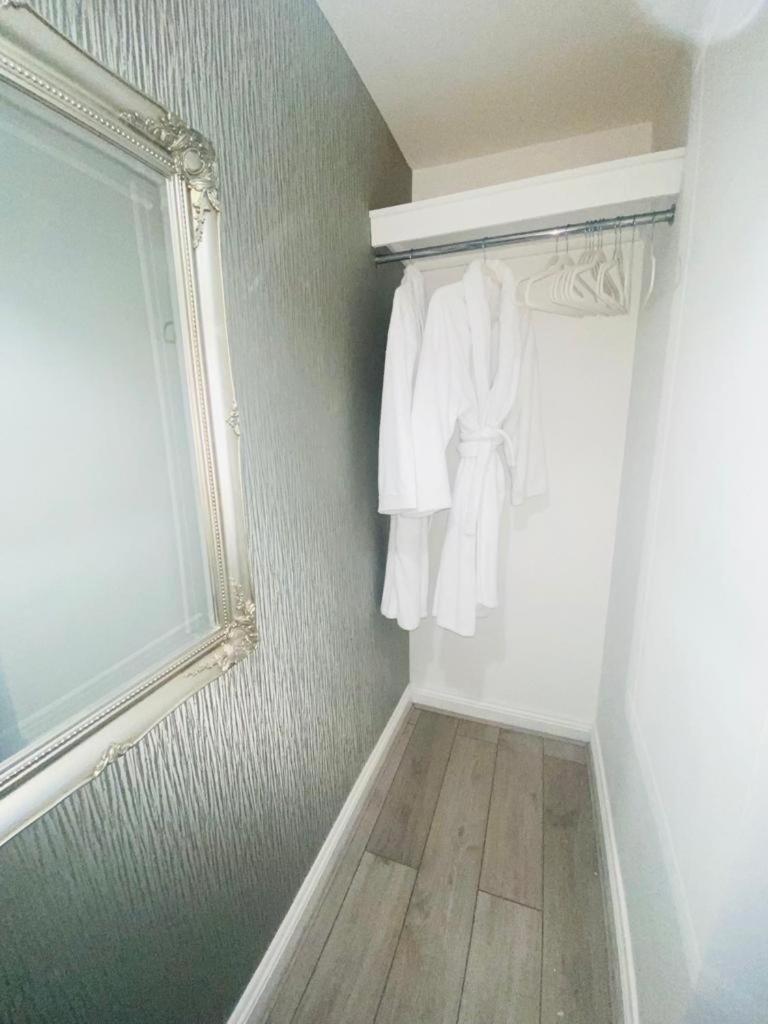 Two-Bedroom Apartment - Photo 7