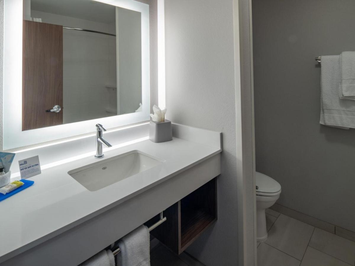 Standard King Room - Photo 2