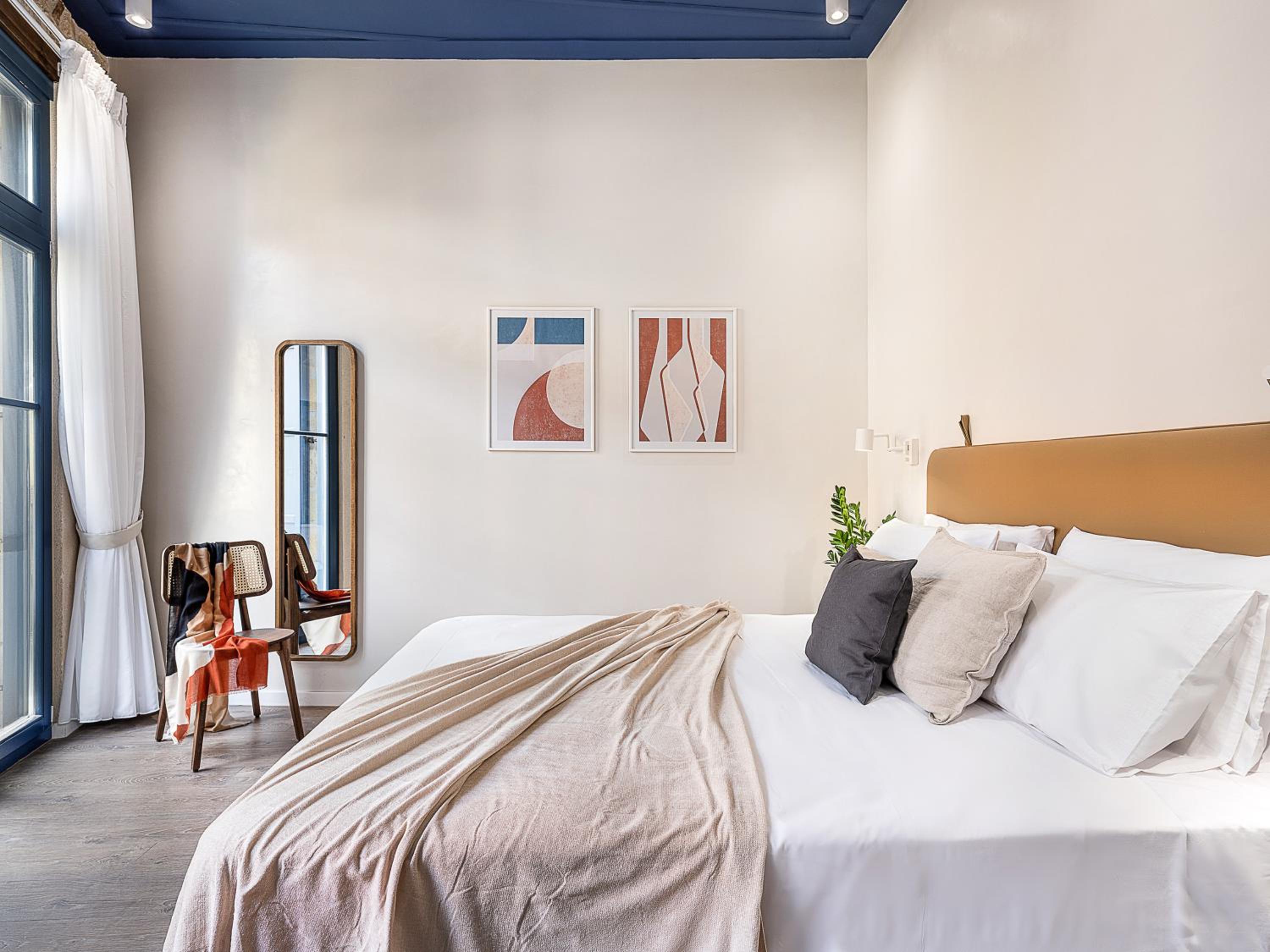 One-Bedroom Apartment with Balcony