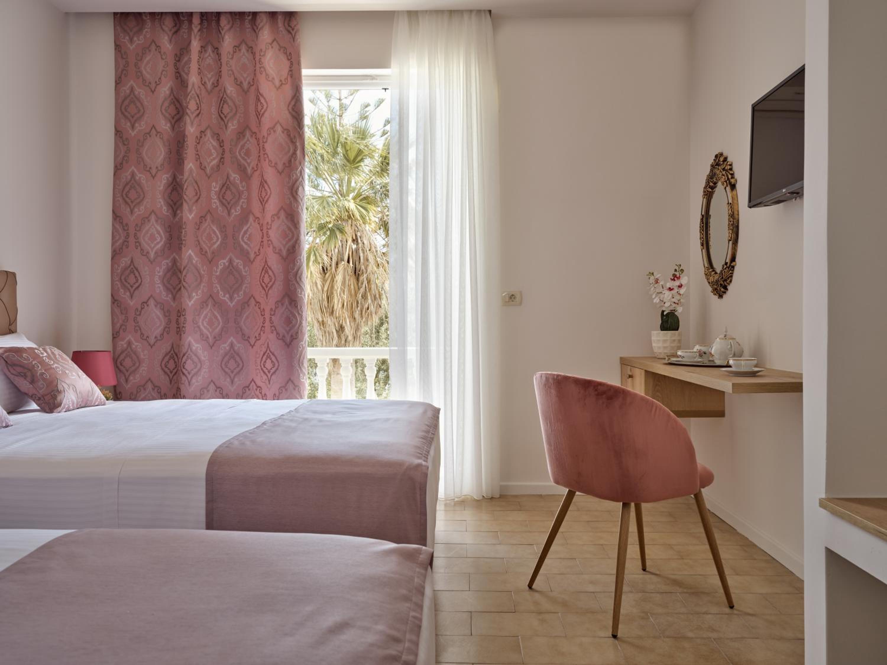 Deluxe Suite with Sea View photo 3