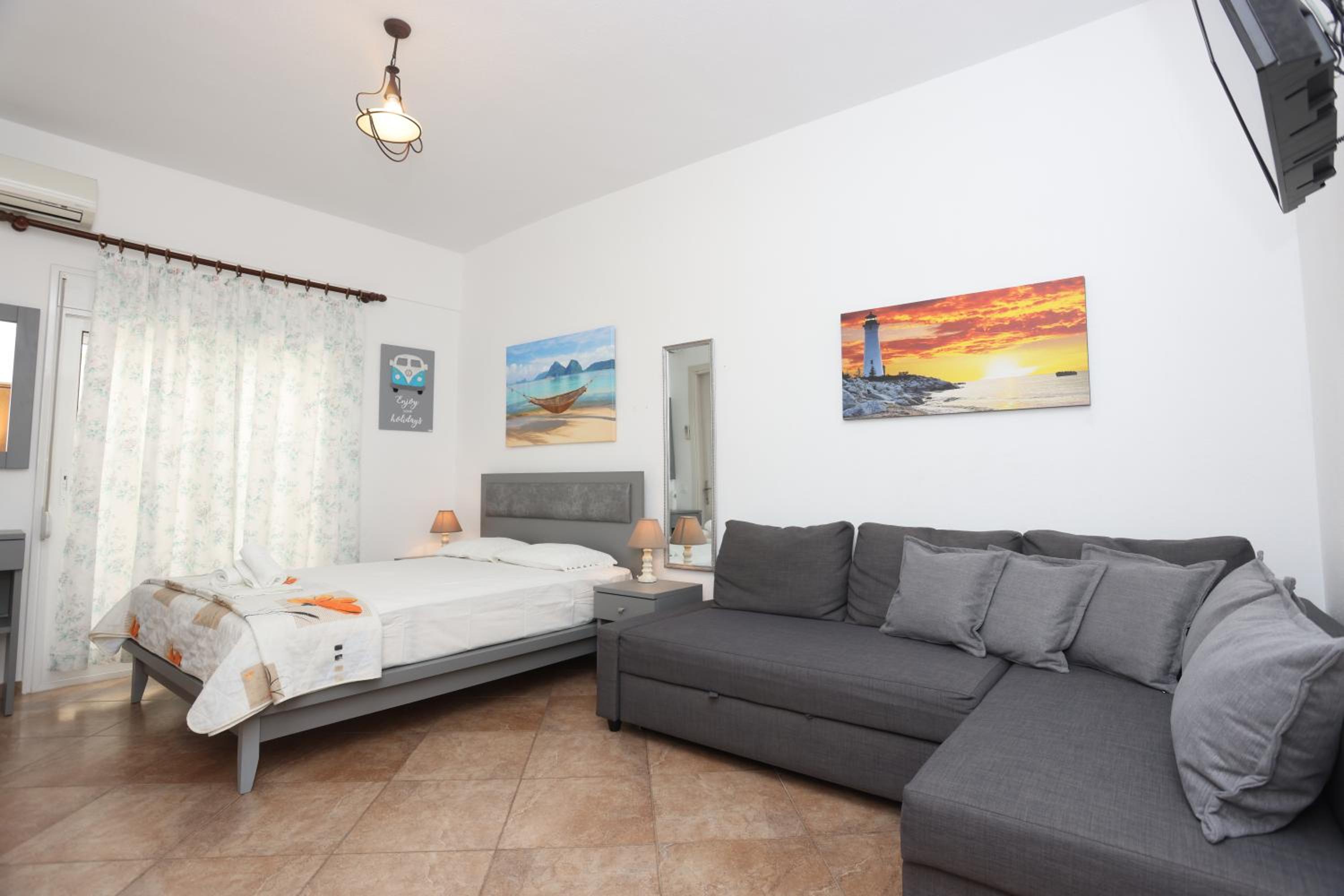 Studio Apartment photo 1