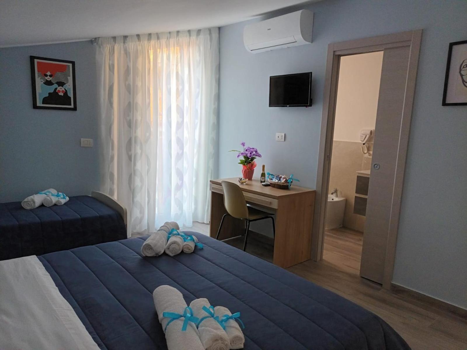 Deluxe Double Room (2 Adults + 1 Child)