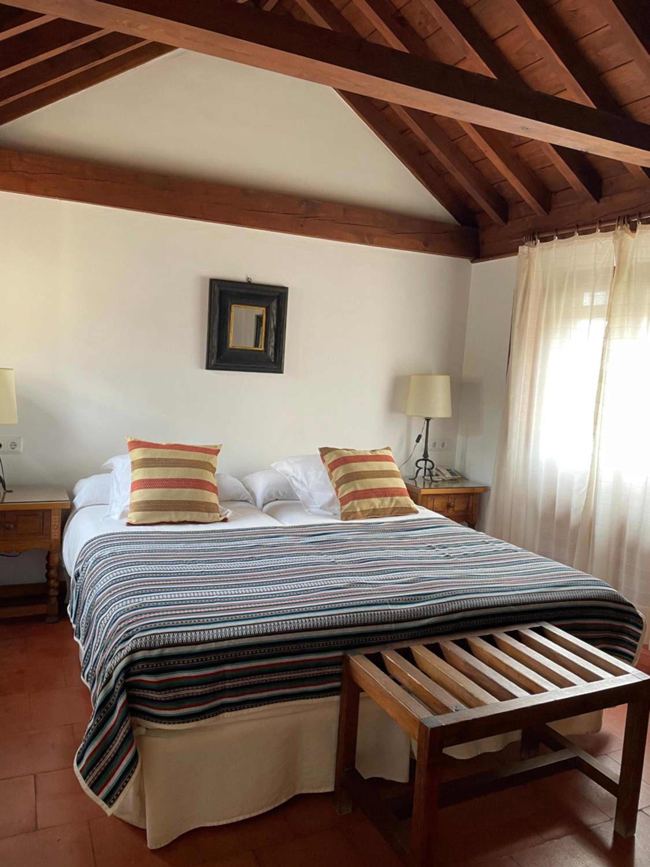 Classic Double or Twin Room - Photo 15