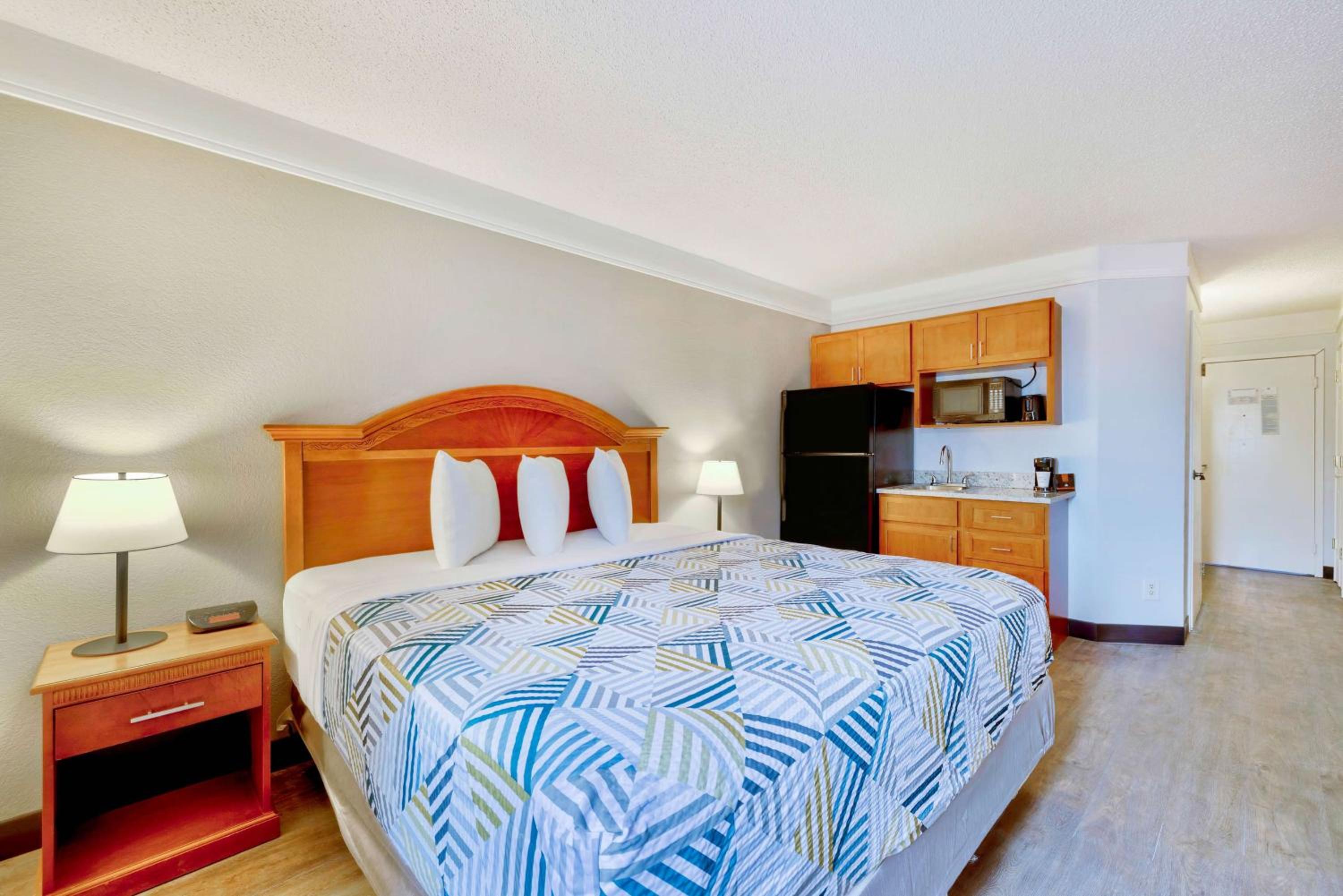 Queen Room - Disability Access - Non-Smoking