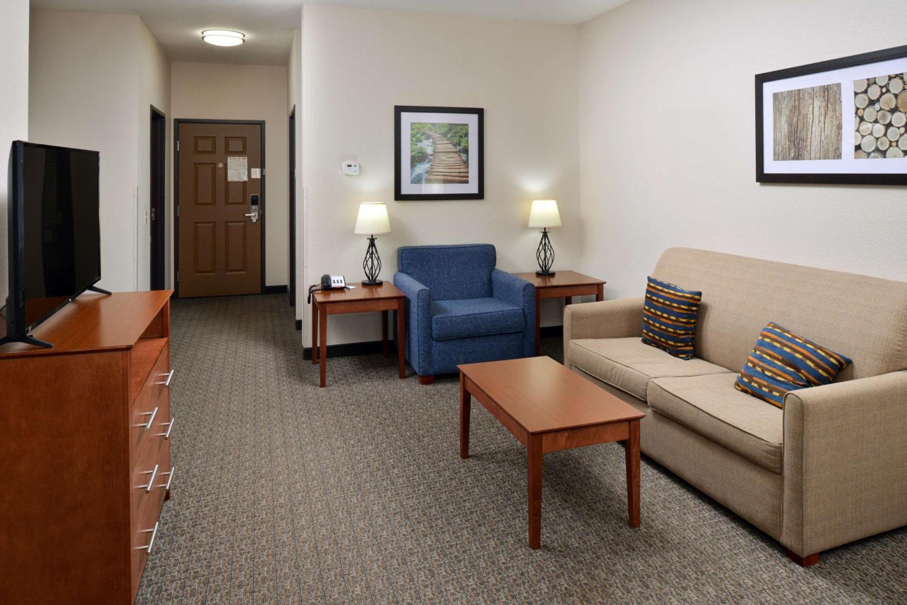 Two-Room King Suite with Sofa Bed and Spa Bath - Non-Smoking - Photo 2