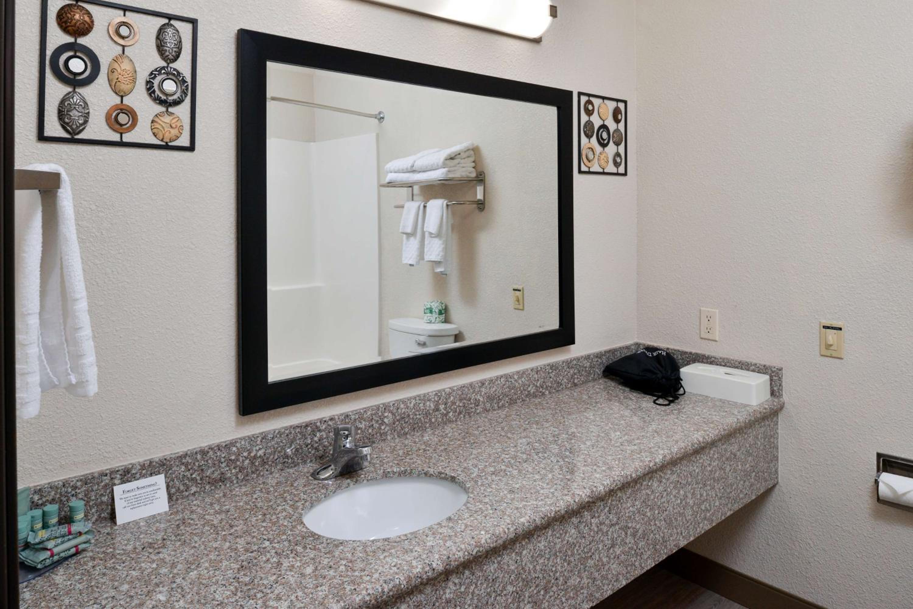 King Room - Non-Smoking - Photo 4