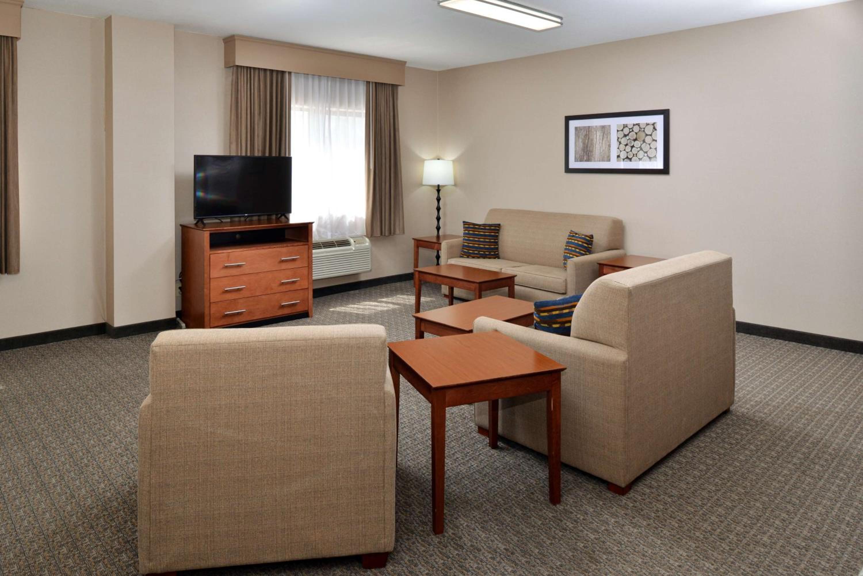 King Room with Sofa Bed and Jetted Tub - Non-Smoking - Photo 6