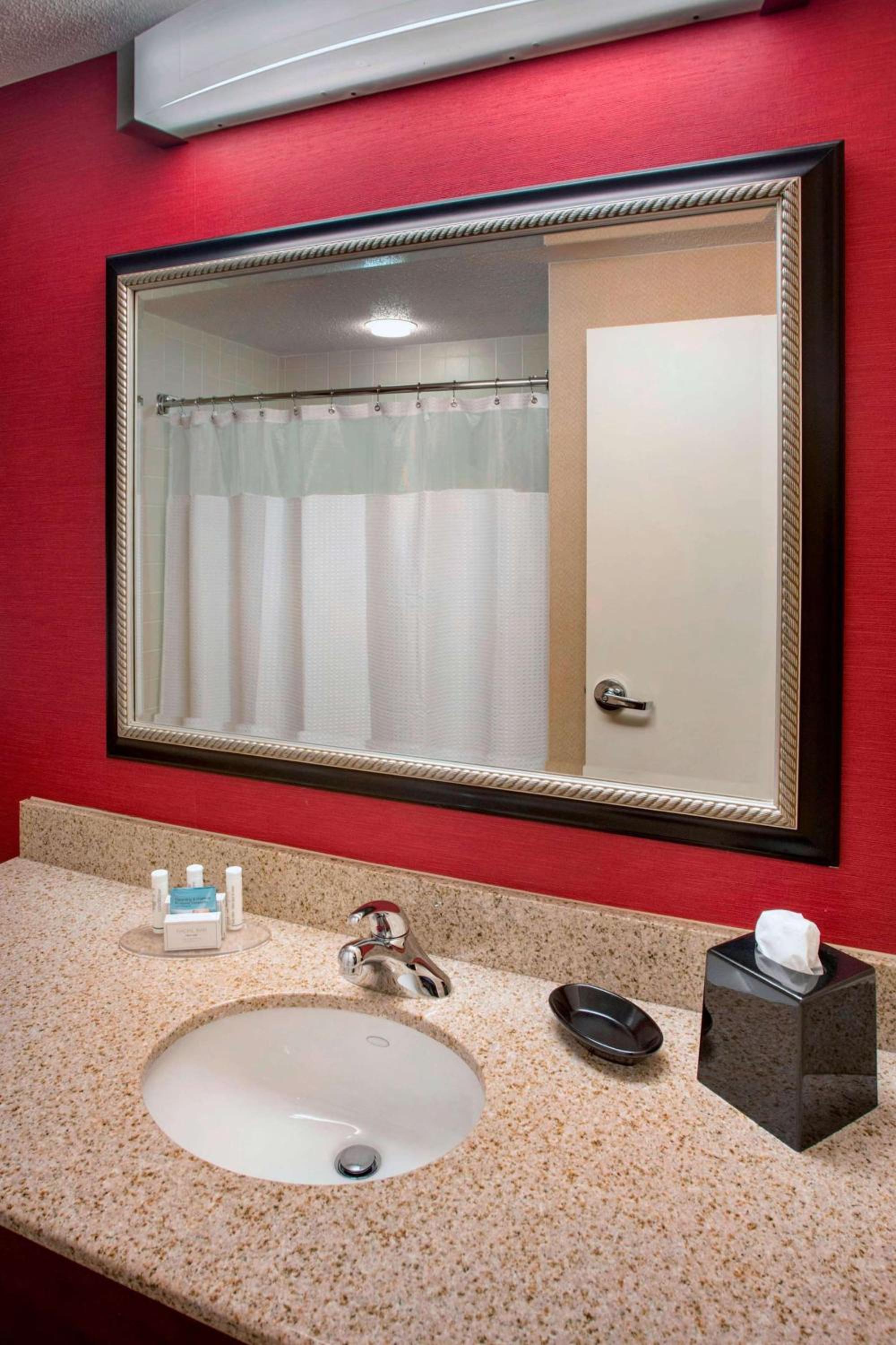 Deluxe King Room - Photo 3