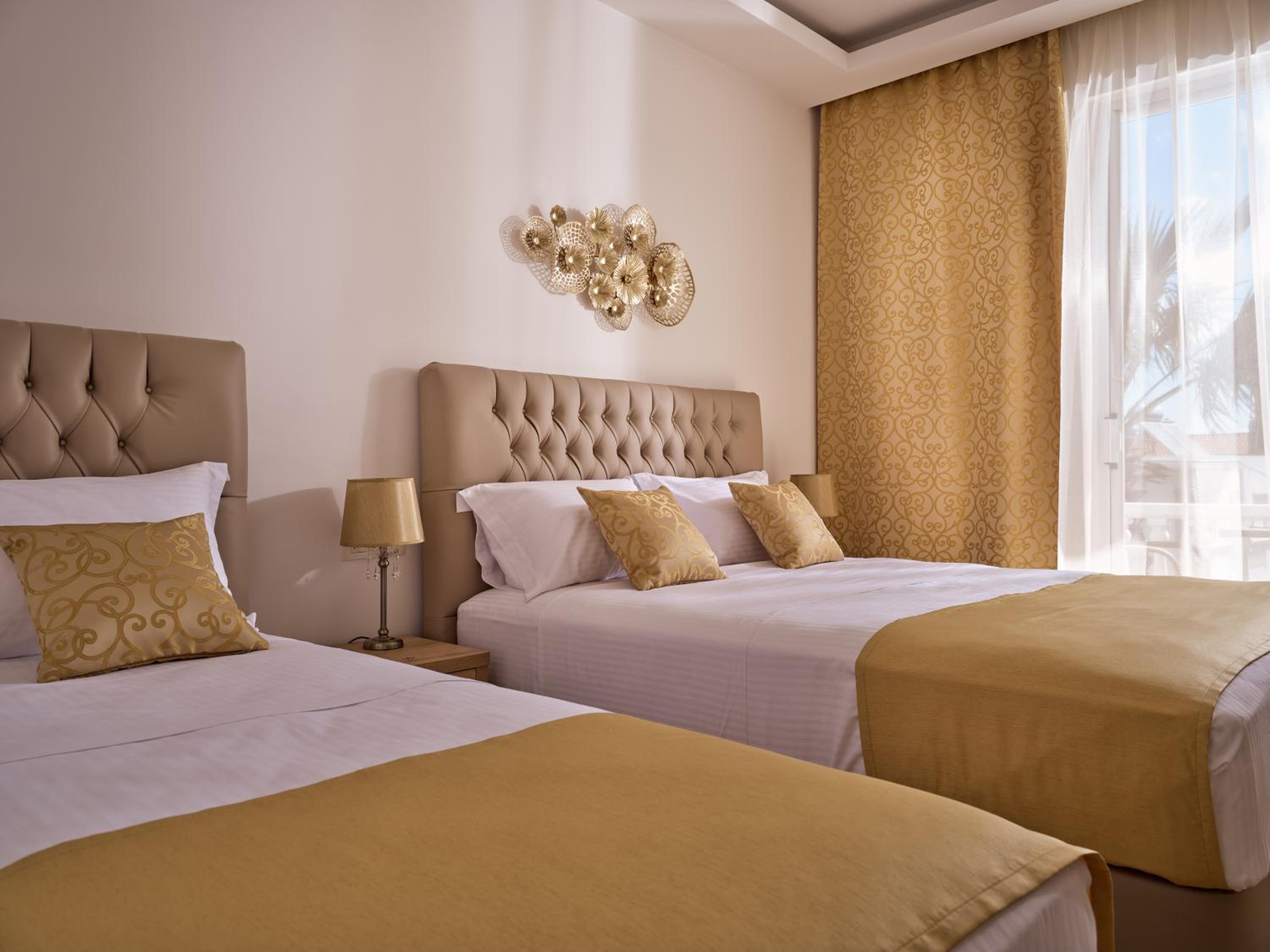 Deluxe Suite with Sea View photo 3