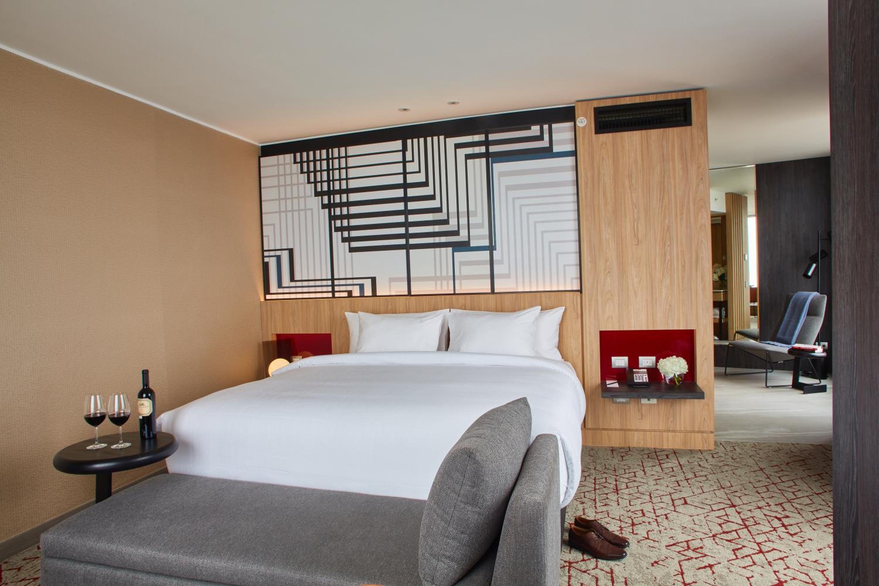 Junior King Suite with Executive Lounge access