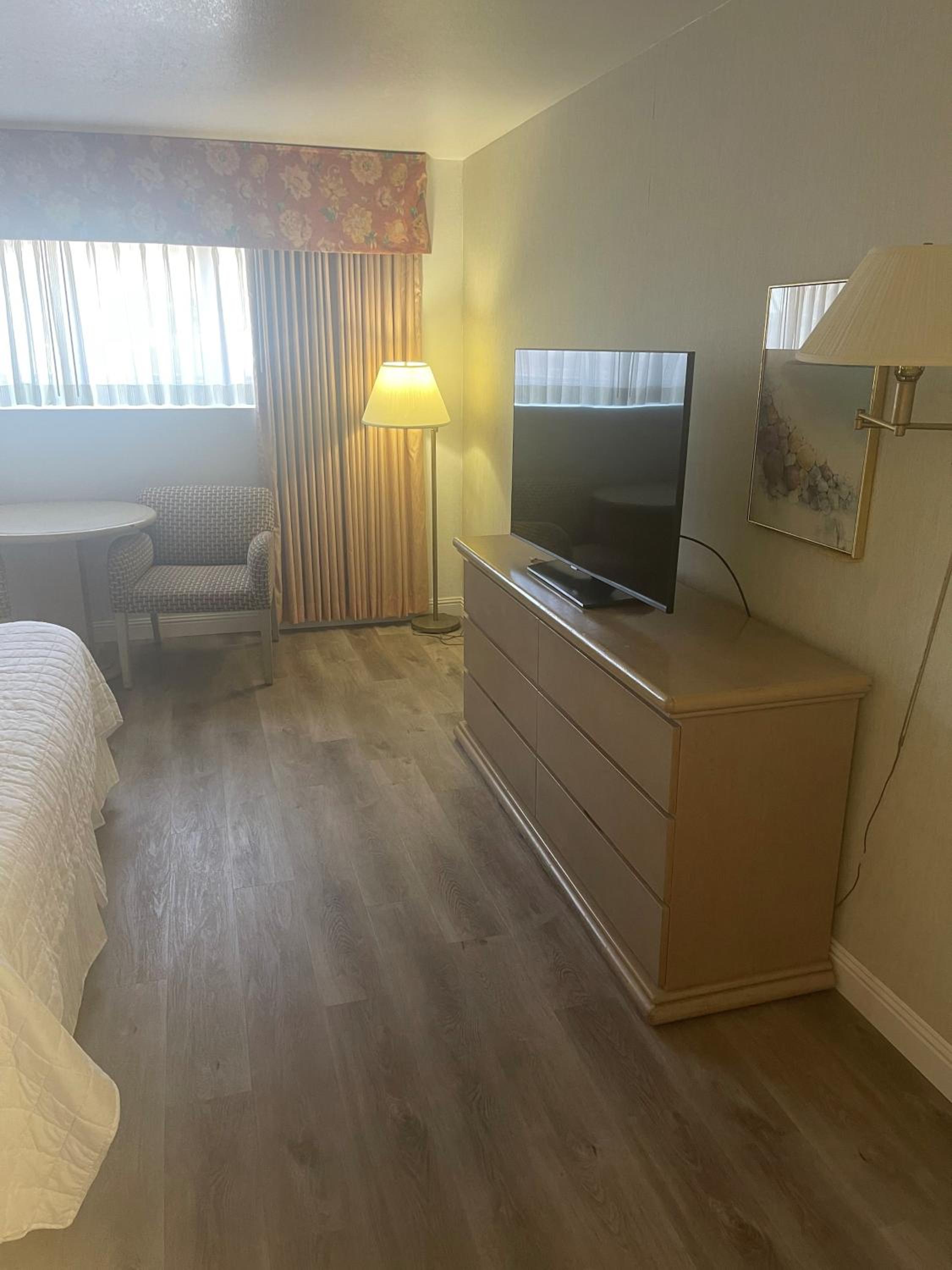 Double Room with Two Double Beds - Non-Smoking - Photo 3
