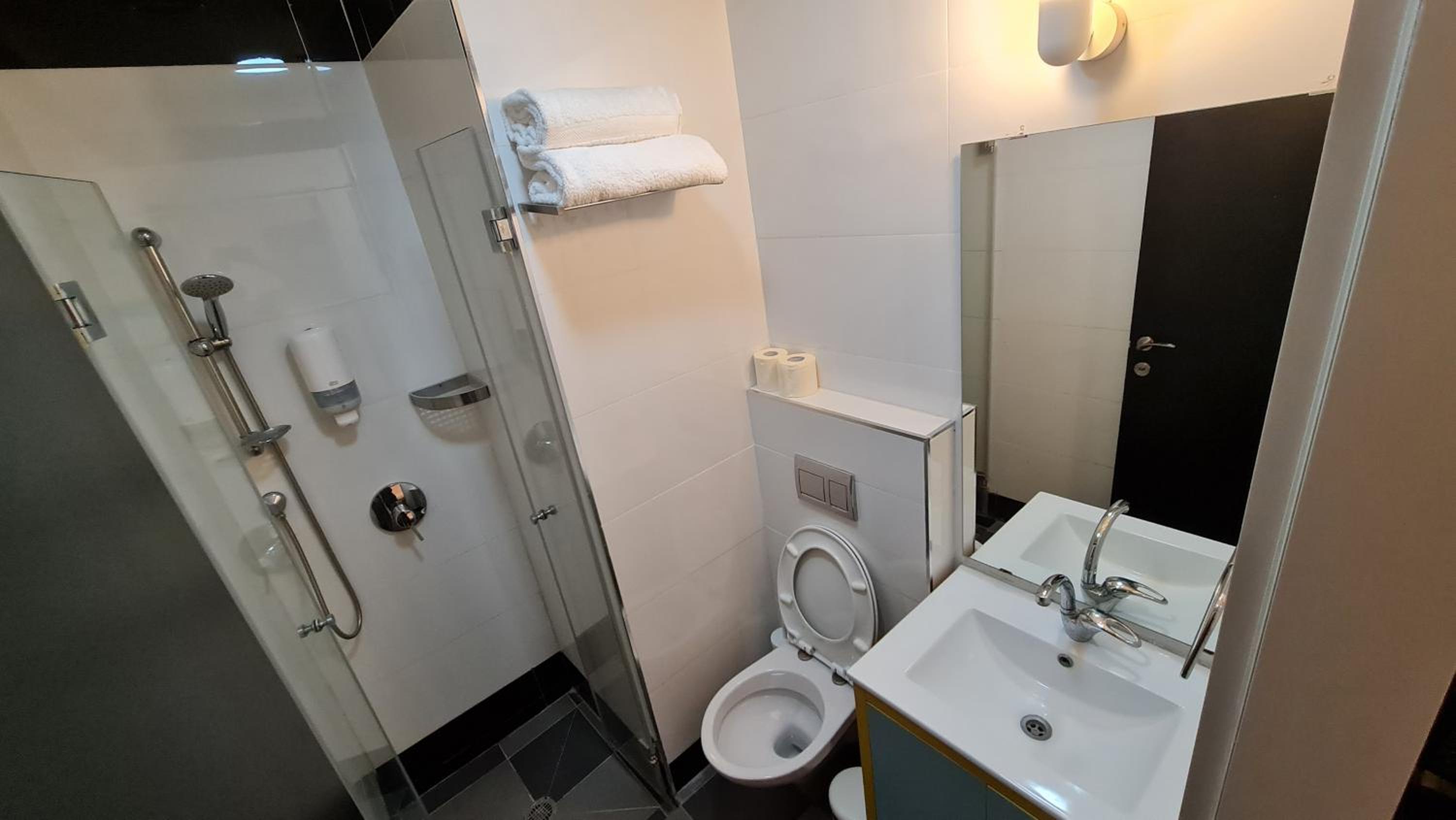 Budget Double Room photo 2