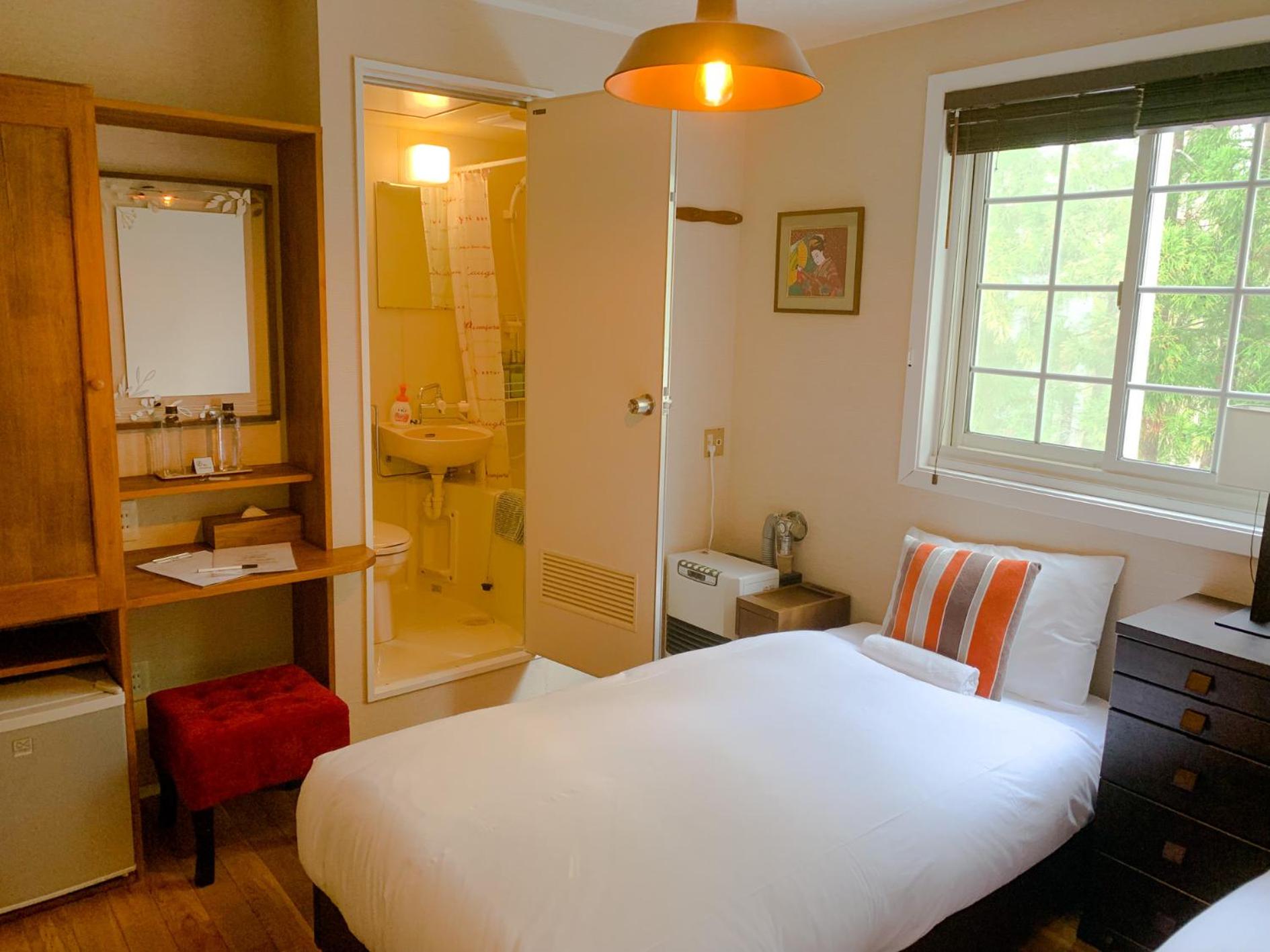 Double or Twin Room with Bathroom - Photo 7