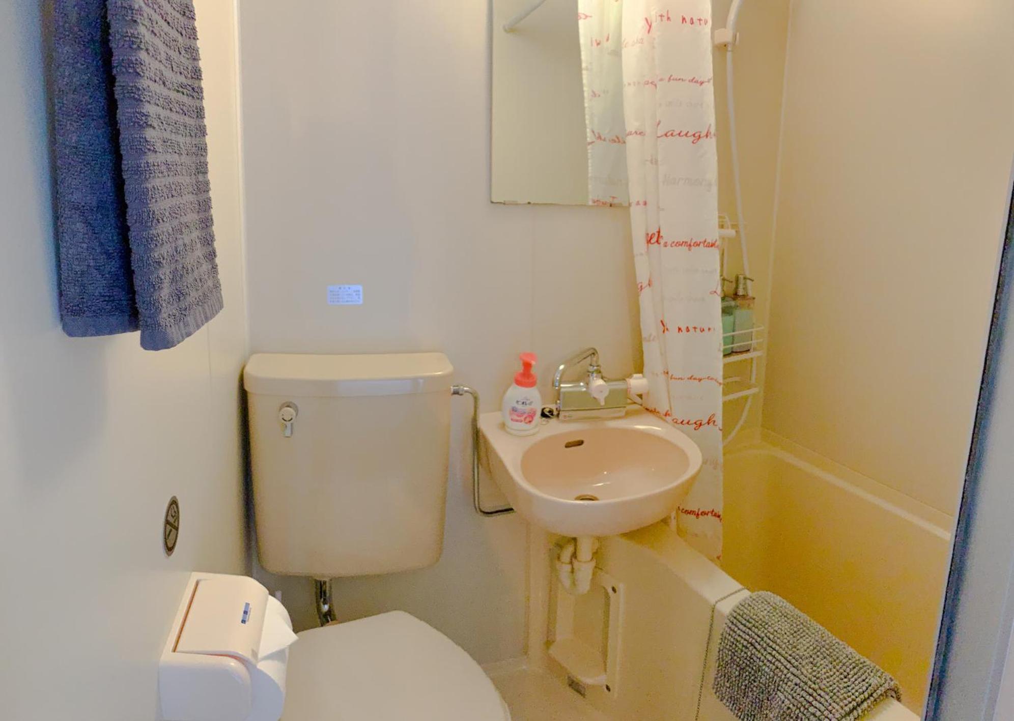 Double or Twin Room with Bathroom - Photo 4