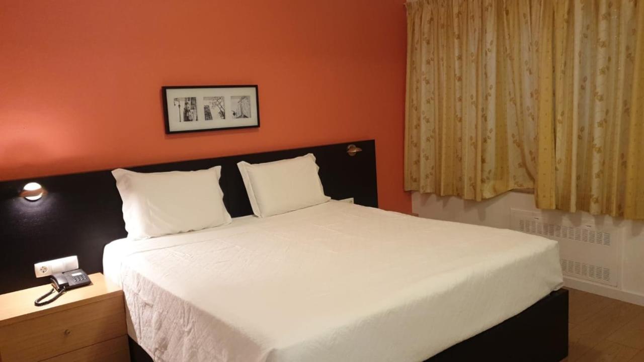 Double or Twin Room - Photo 8