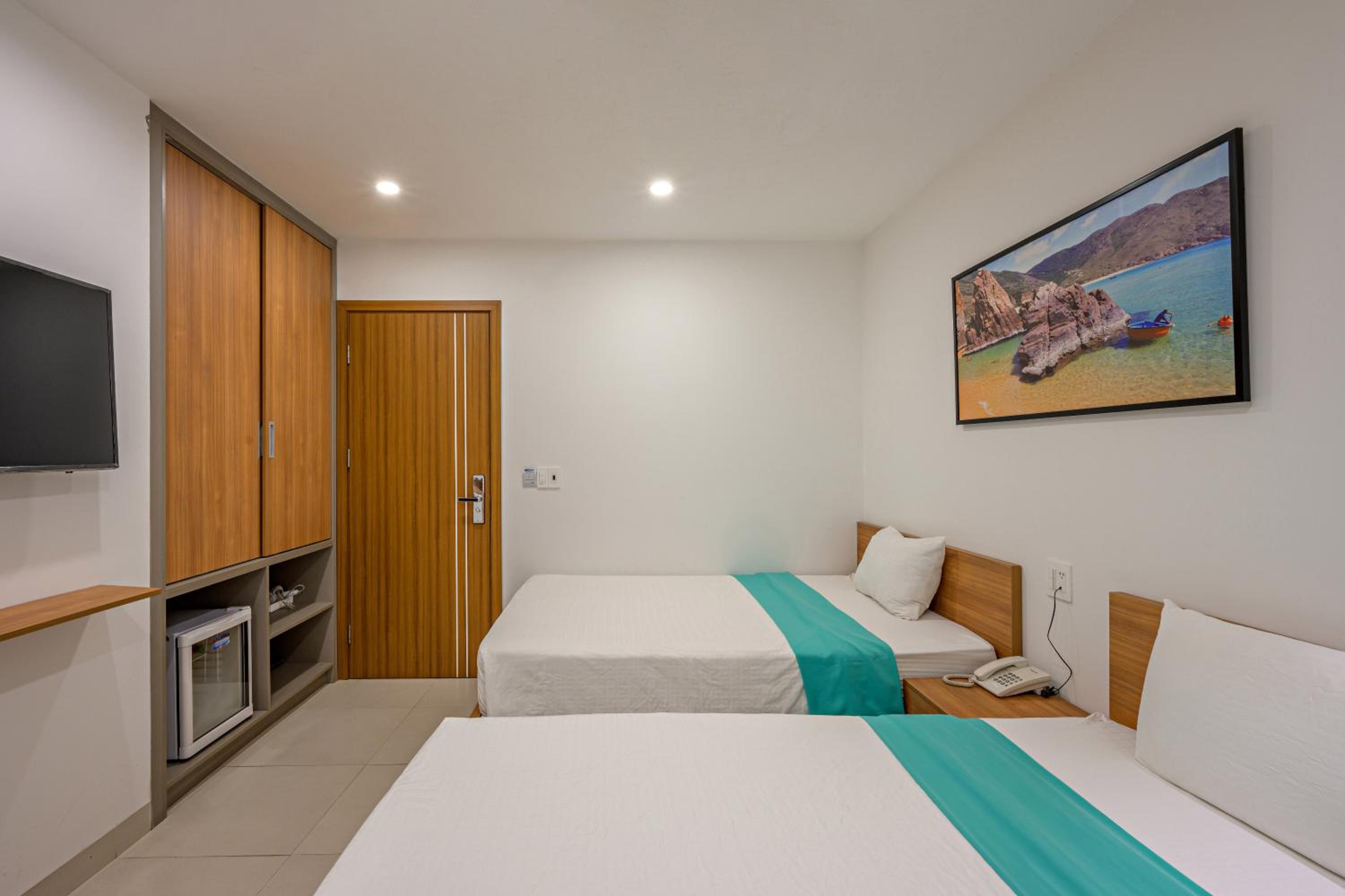 Standard Twin Room - Photo 2